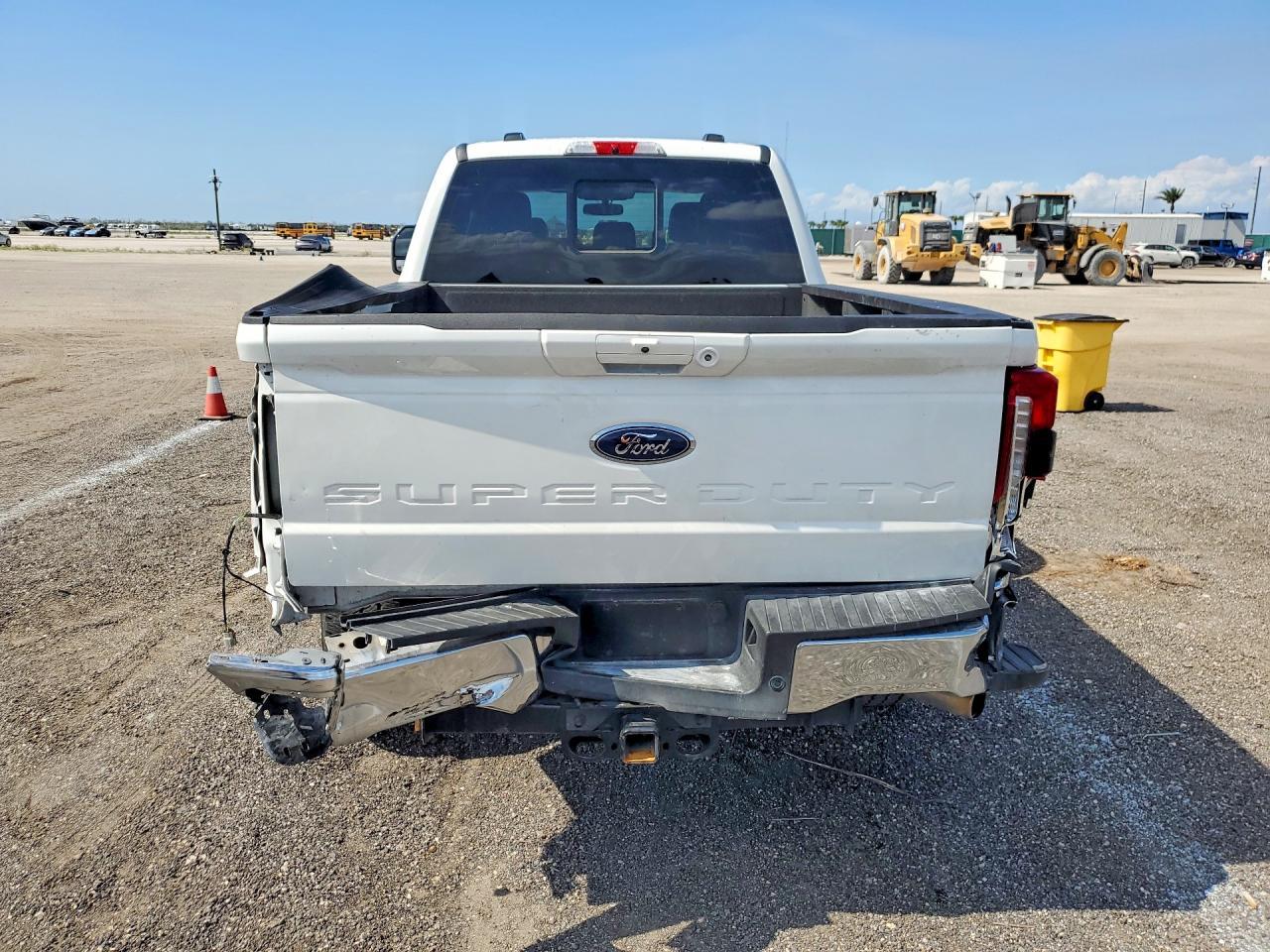 2025 Ford F250 Super Duty - Фото 6