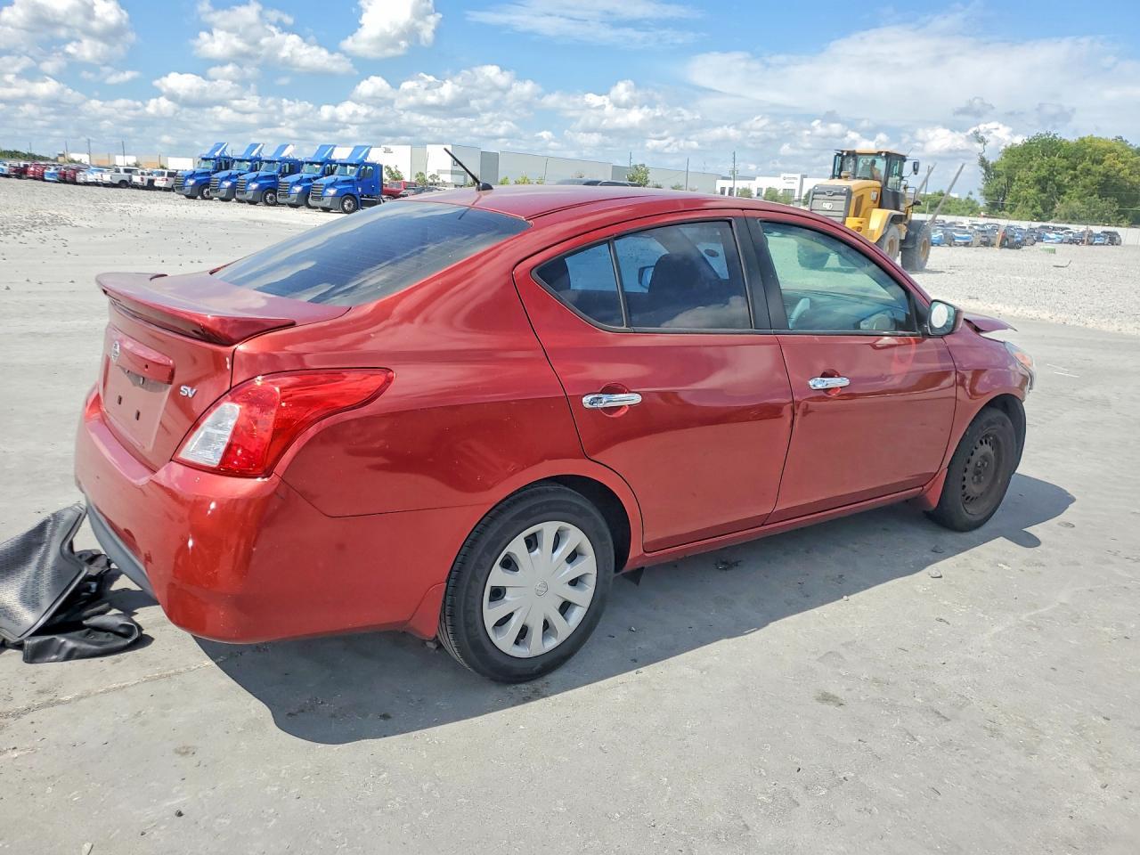 2018 Nissan Versa Sv - Image 3