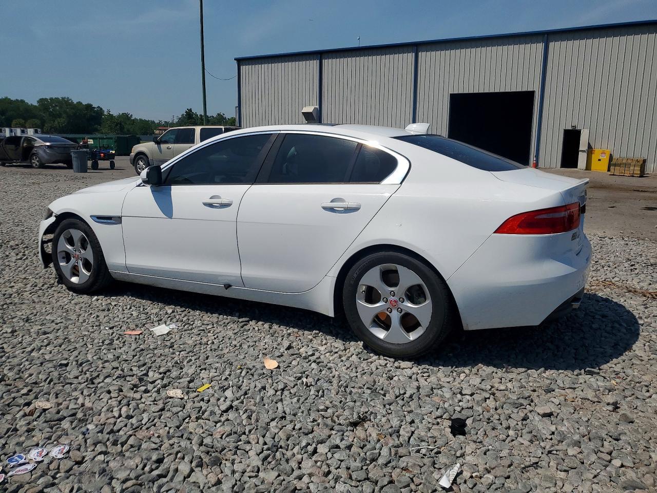 2017 Jaguar Xe - Фото 2