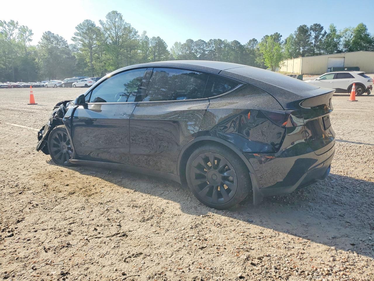2023 Tesla Model Y - Фото 2