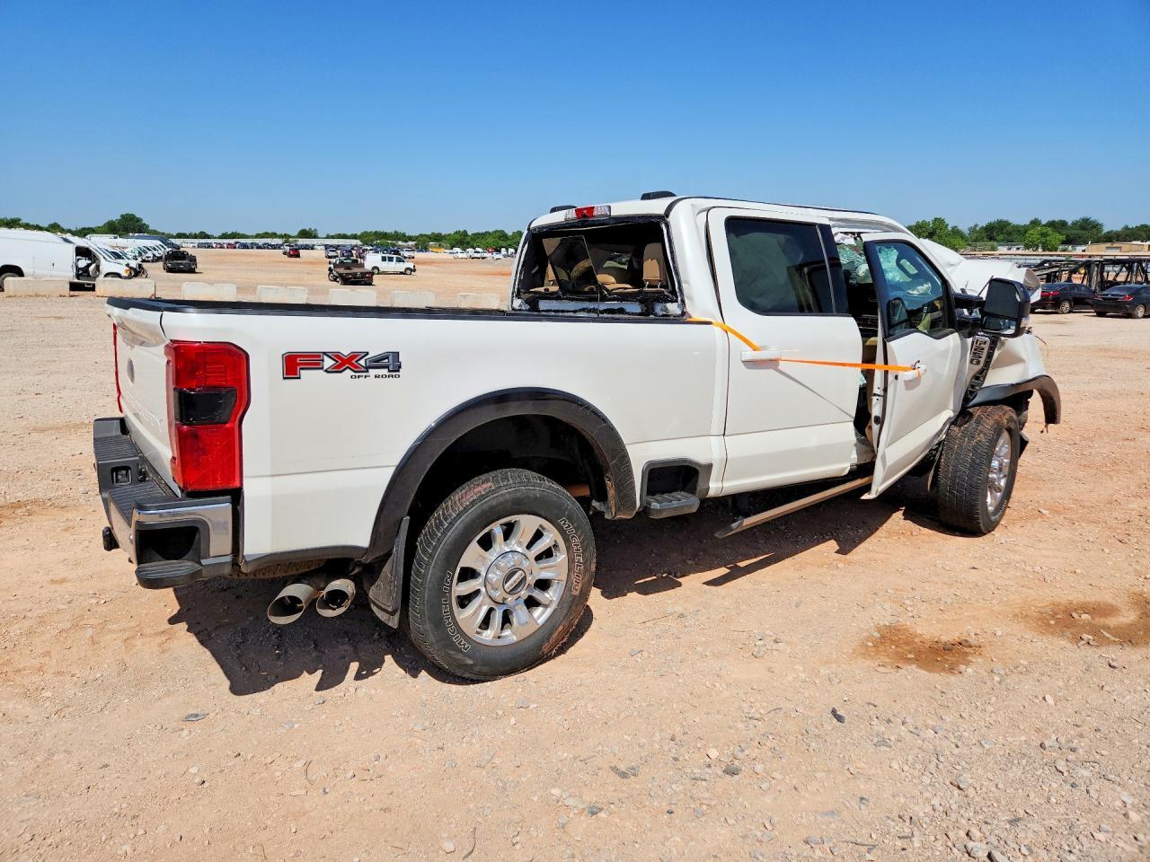 2024 Ford F250 Super Duty - Image 3