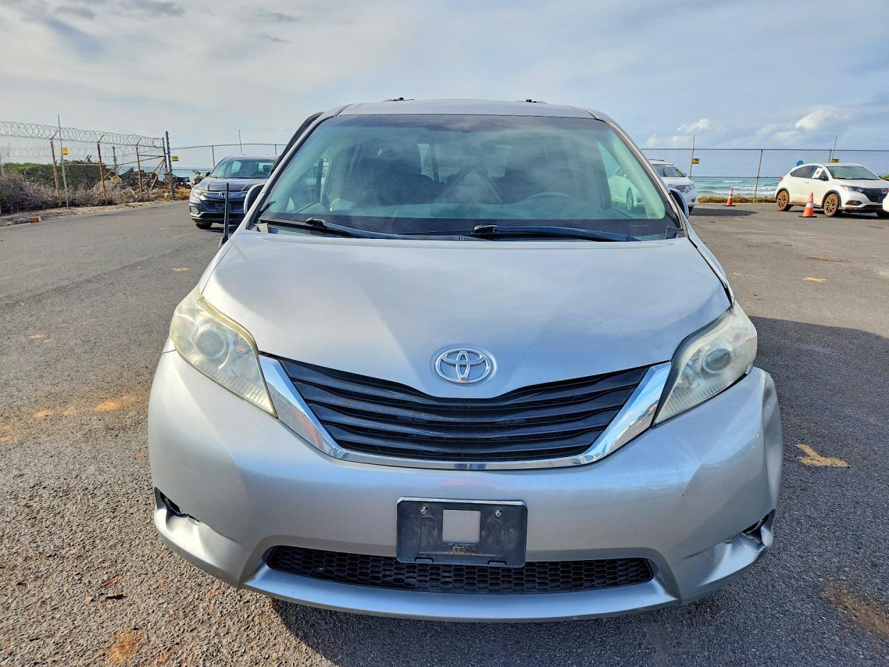 2012 Toyota Sienna Le 8-Passenger - Фото 5