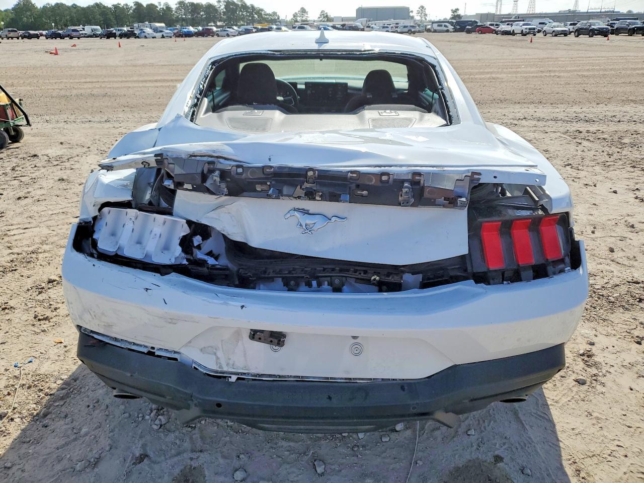 2025 Ford Mustang - Фото 6