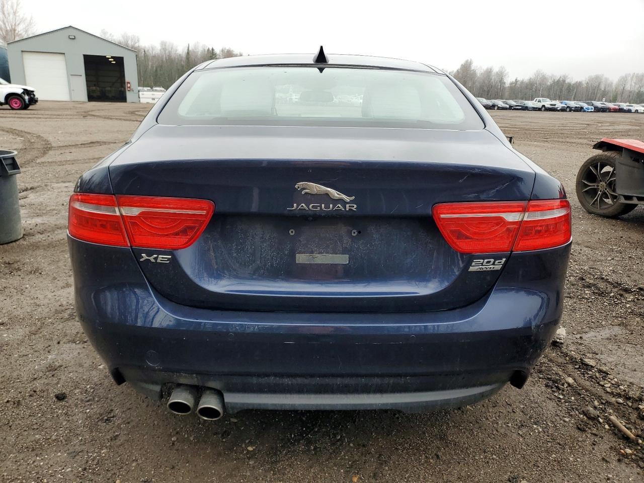 2017 Jaguar Xe Premium - Image 6