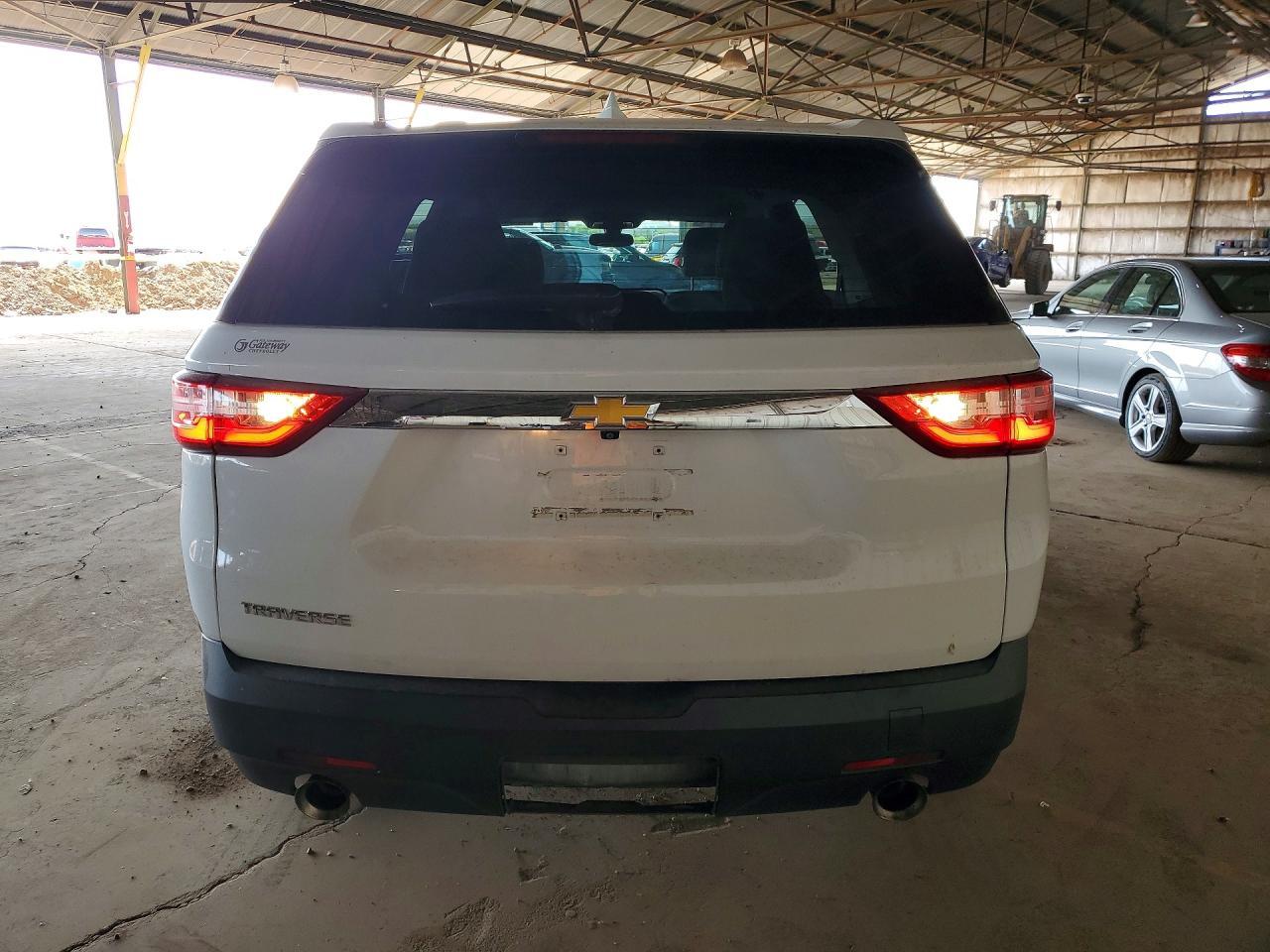 2021 Chevrolet Traverse Ls - Фото 6