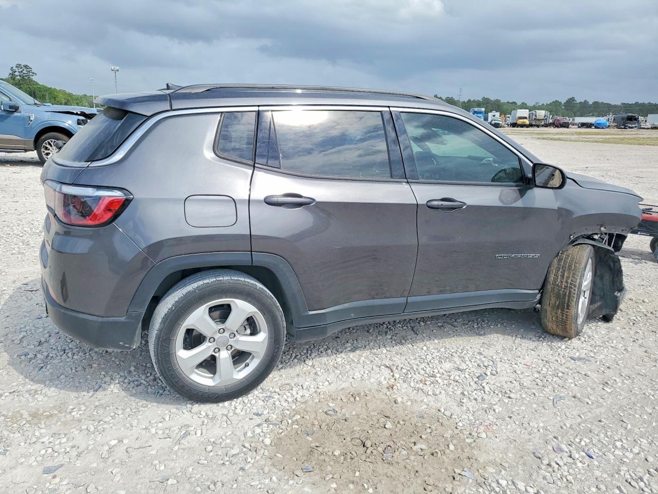 2021 Jeep Compass Latitude - Image 3