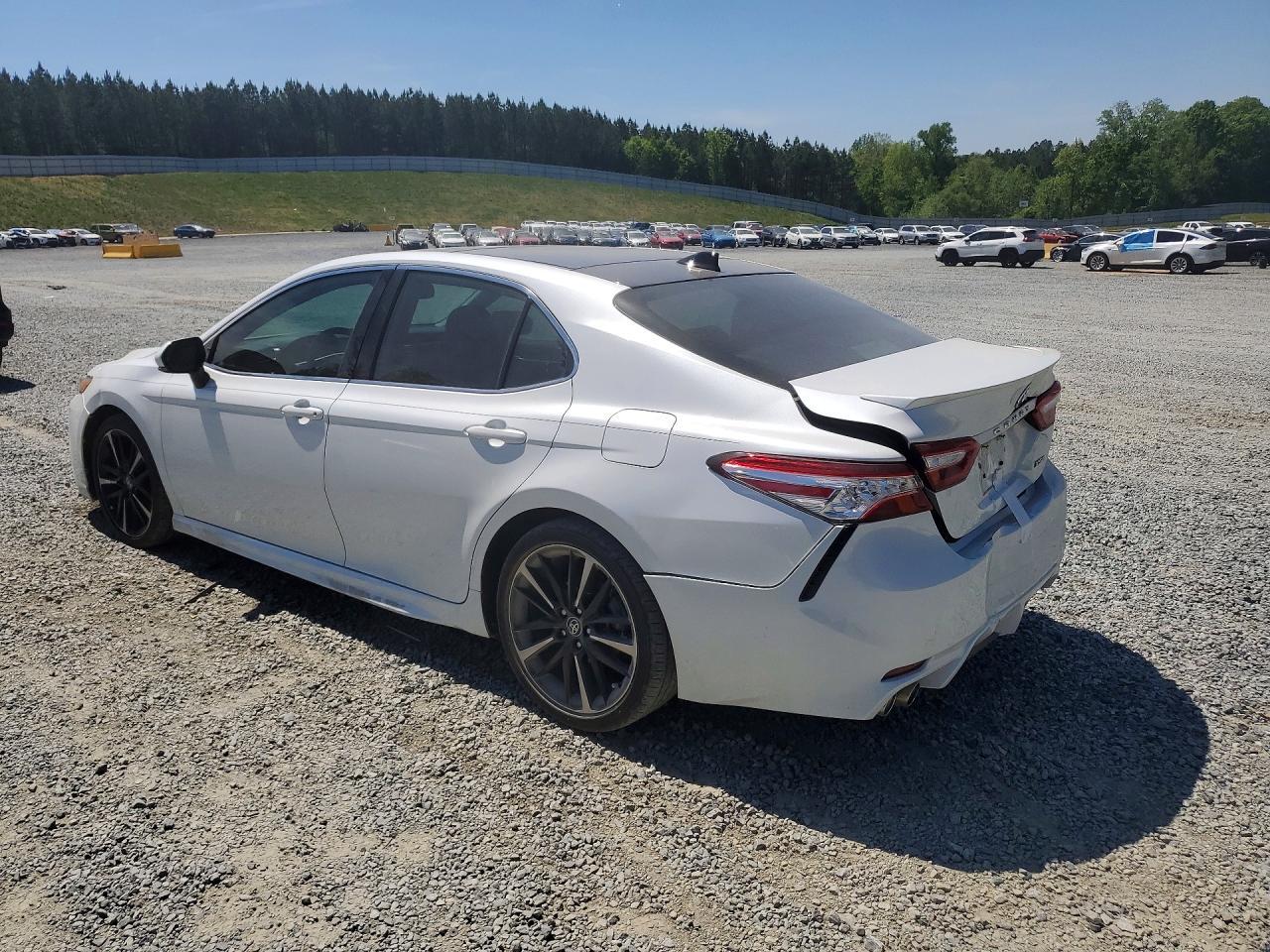 2020 Toyota Camry - Фото 2