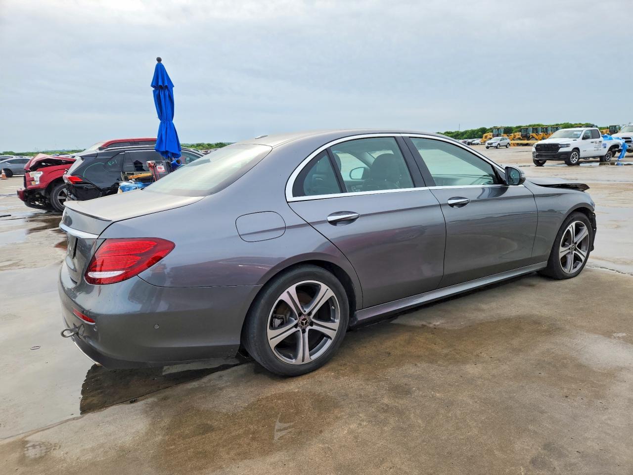2018 Mercedes-Benz E 300 - Фото 3