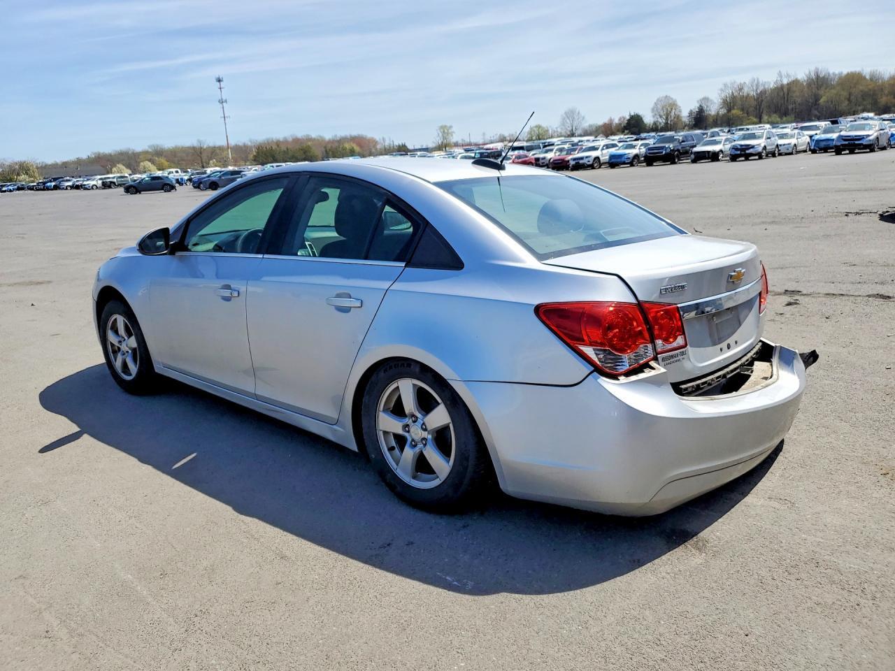 2015 Chevrolet Cruze Lt - Image 2