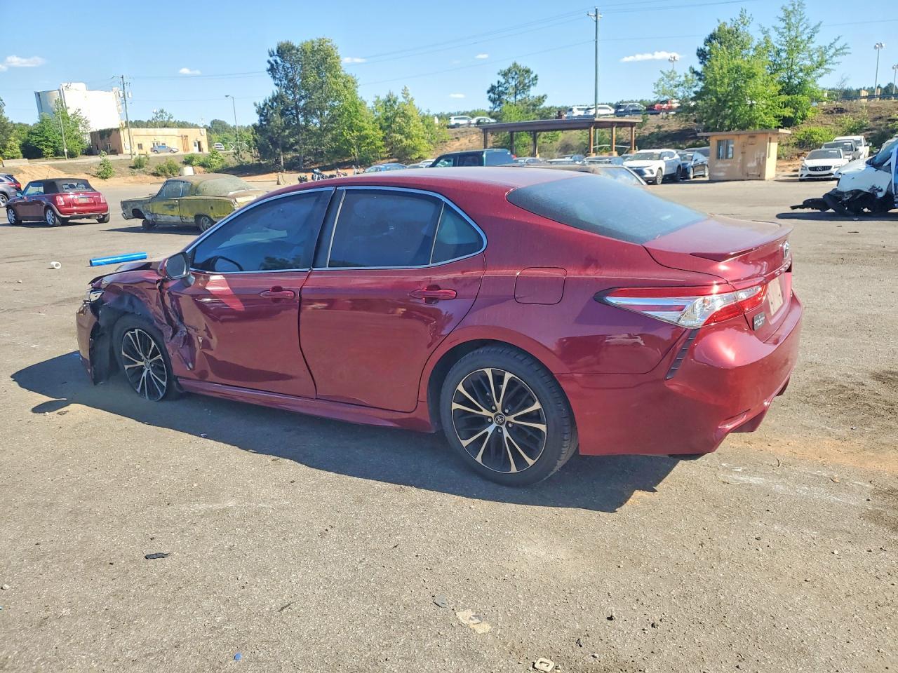 2018 Toyota Camry Se - Фото 2