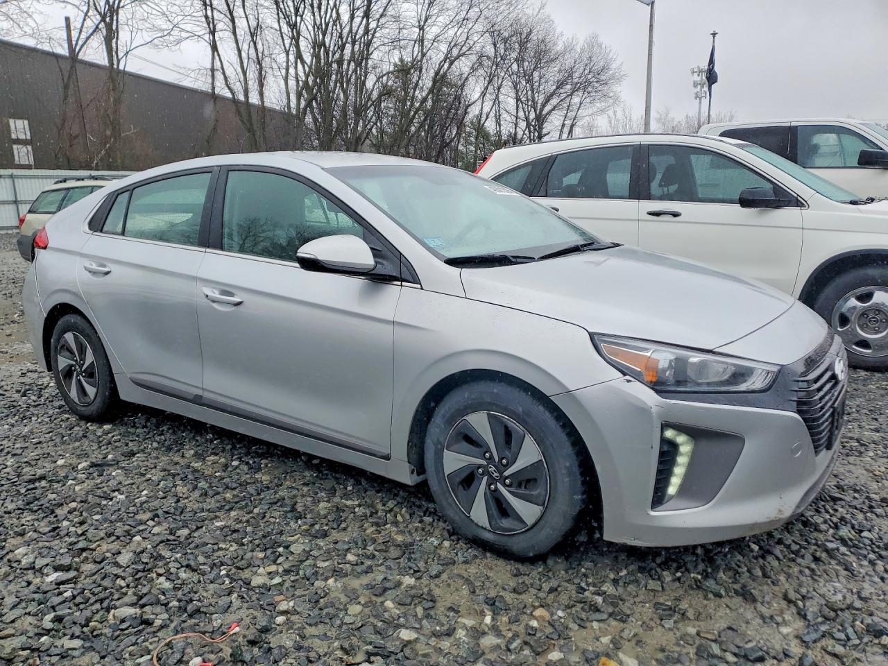 2017 Hyundai Ioniq Hybrid Sel - Фото 4