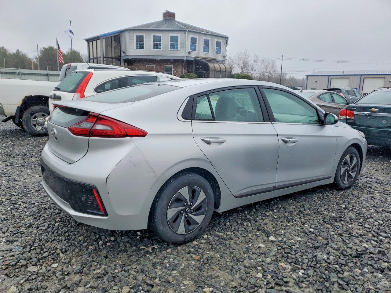2017 Hyundai Ioniq Hybrid Sel - Фото 3