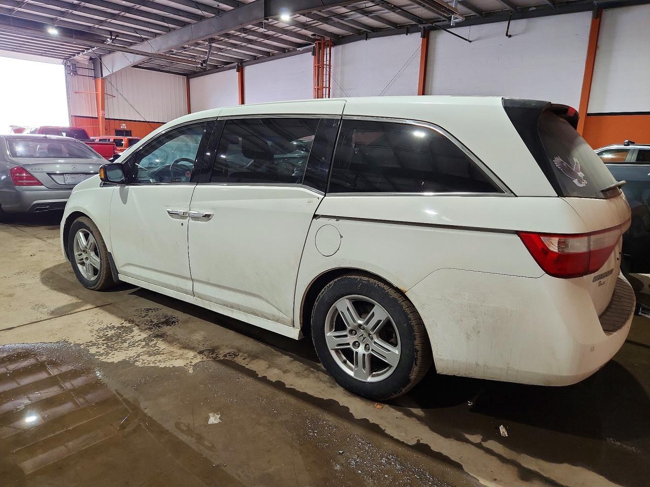 2011 Honda Odyssey Touring - Фото 2