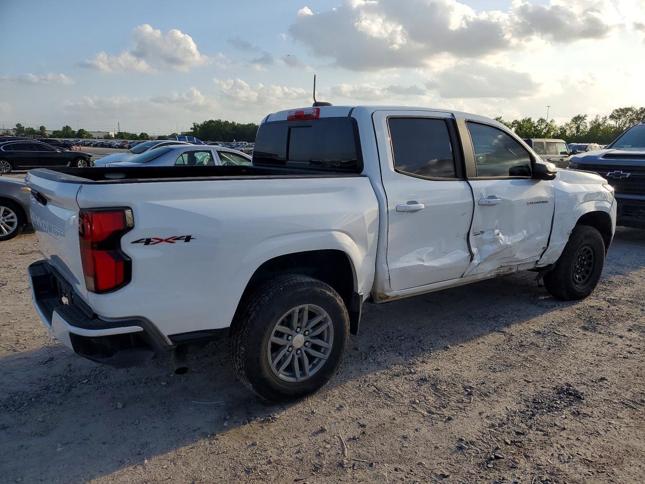 2024 Chevrolet Colorado Lt - Image 3