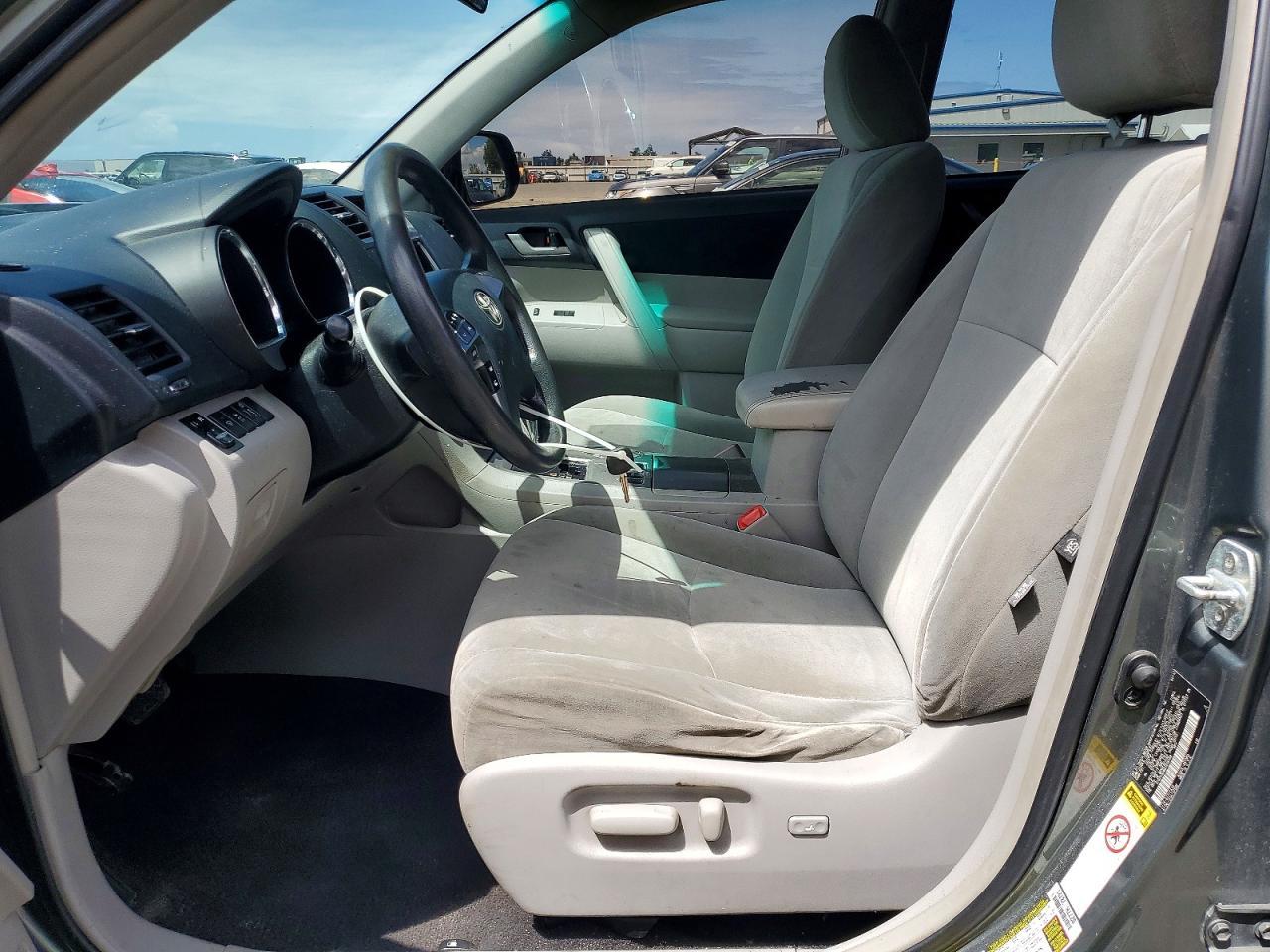 2013 Toyota Highlander Plus - Image 7