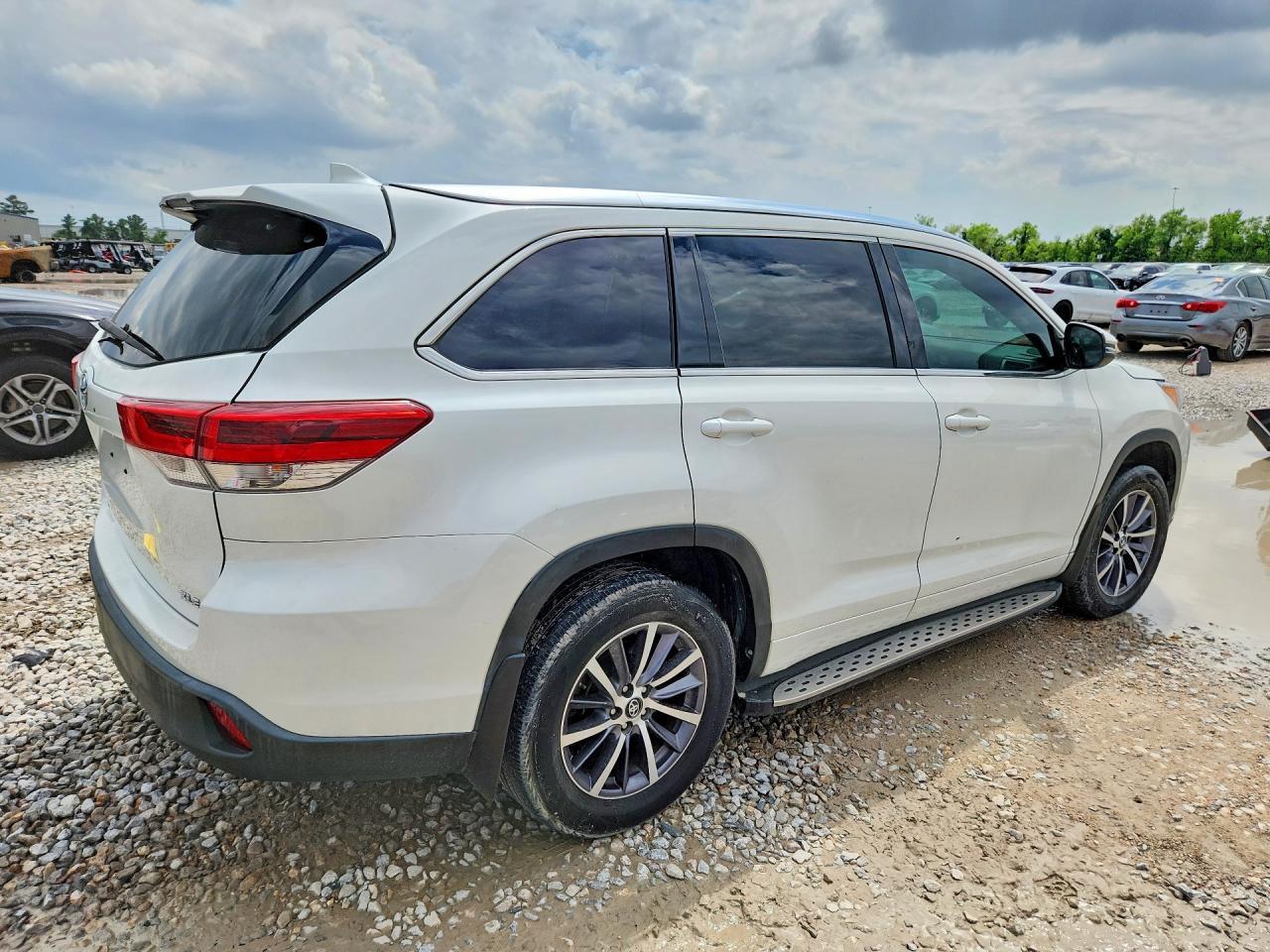 2017 Toyota Highlander Xle - Фото 3