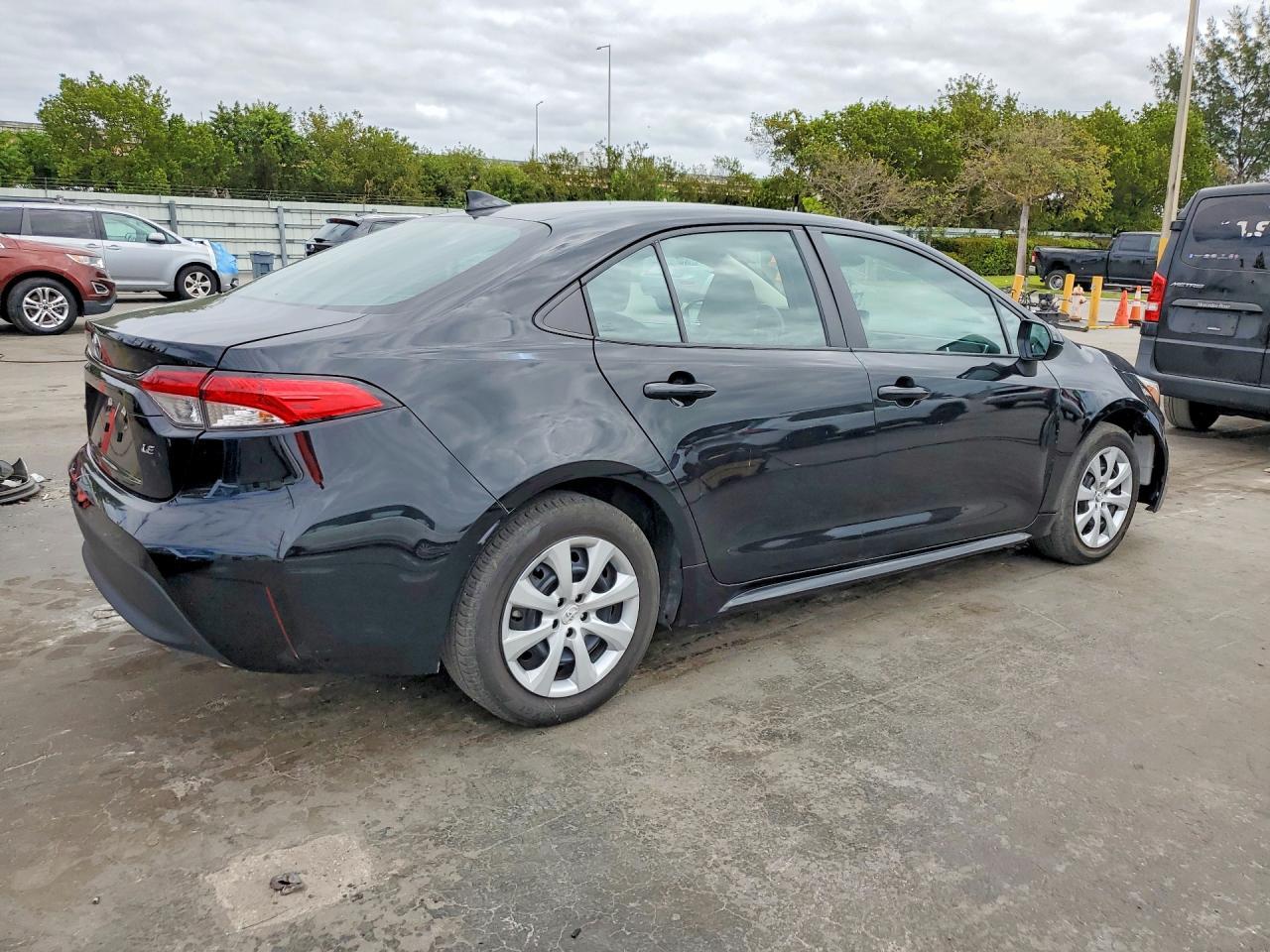 2023 Toyota Corolla Le - Image 3