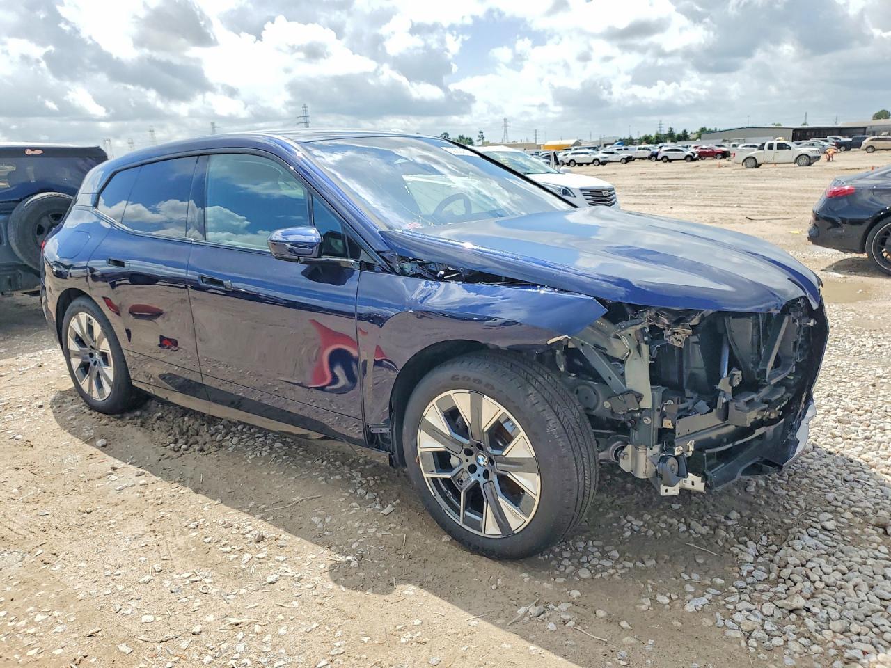 2026 BMW Ix xDrive45 - Image 4