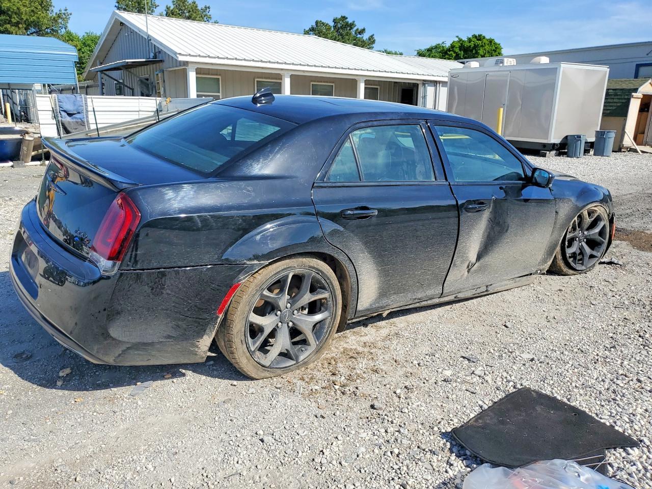 2022 Chrysler 300 S - Фото 3