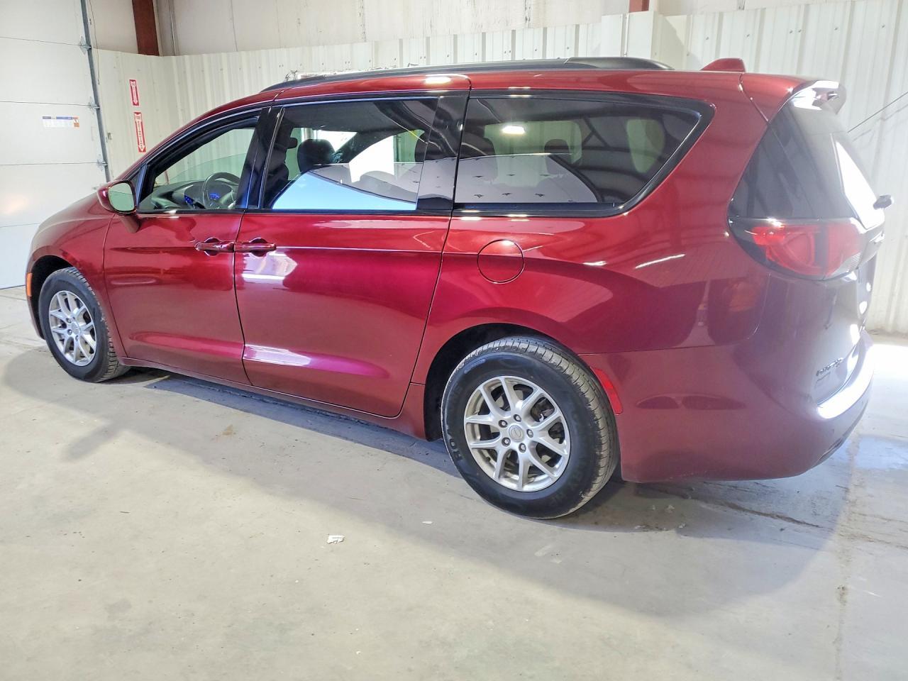 2018 Chrysler Pacifica Touring L - Image 2