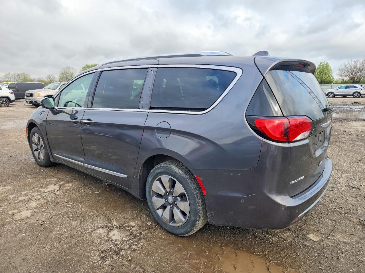 2018 Chrysler Pacifica Hybrid Limited - Image 2