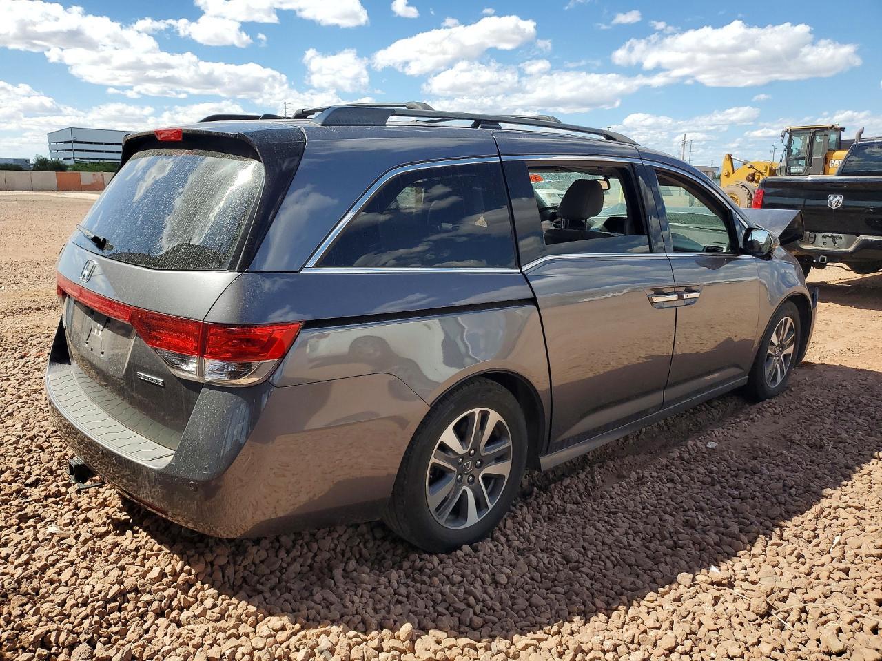 2014 Honda Odyssey Touring - Image 3