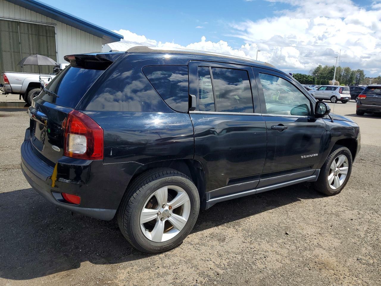 2014 Jeep Compass Latitude - Image 3