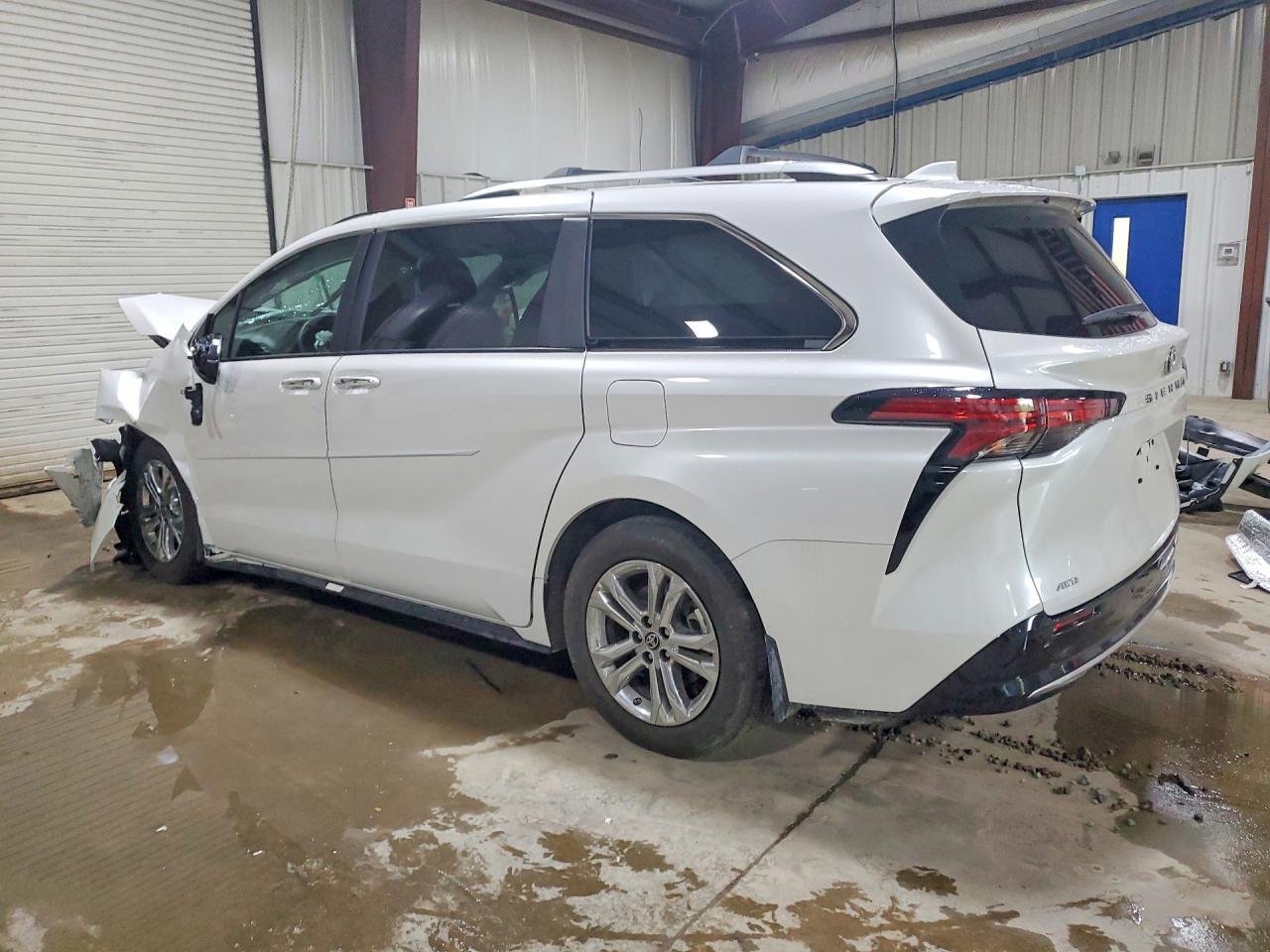 2024 Toyota Sienna Platinum 7-Passenger - Фото 2
