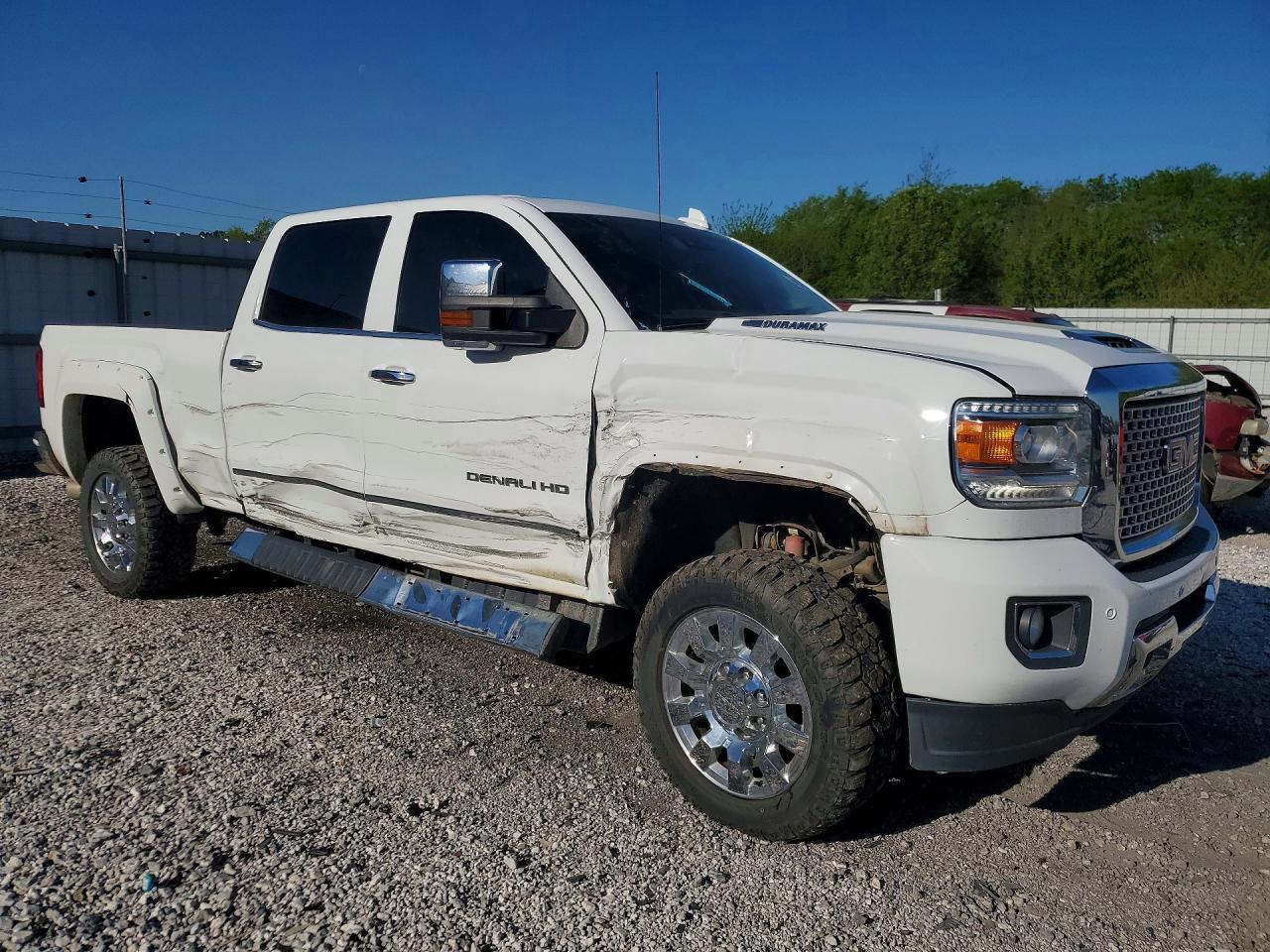2017 GMC Sierra K2500 Denali - Image 4