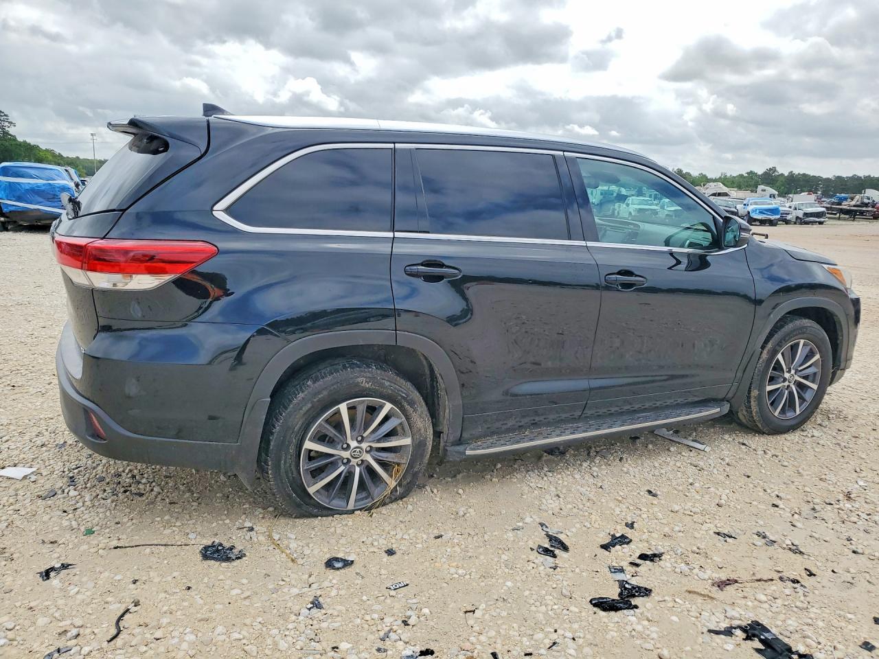 2017 Toyota Highlander Xle - Фото 3
