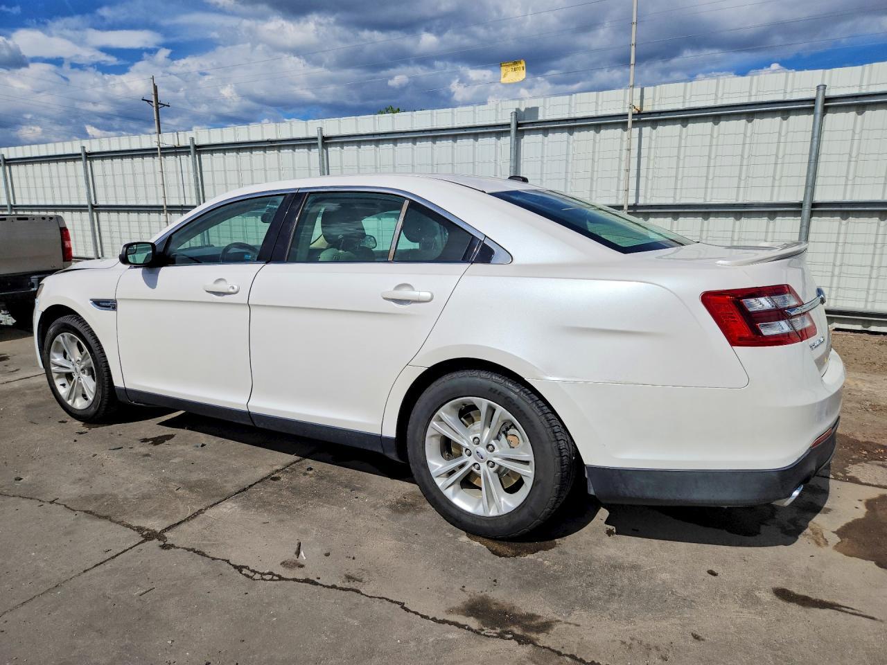 2013 Ford Taurus Sel - Image 2