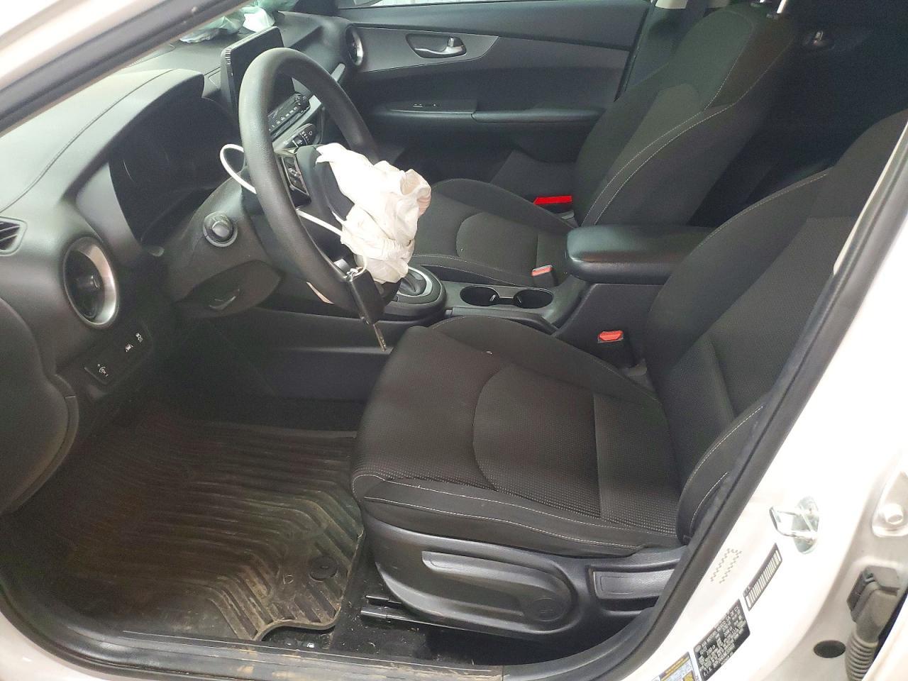 2021 Kia Forte Lxs - Image 7