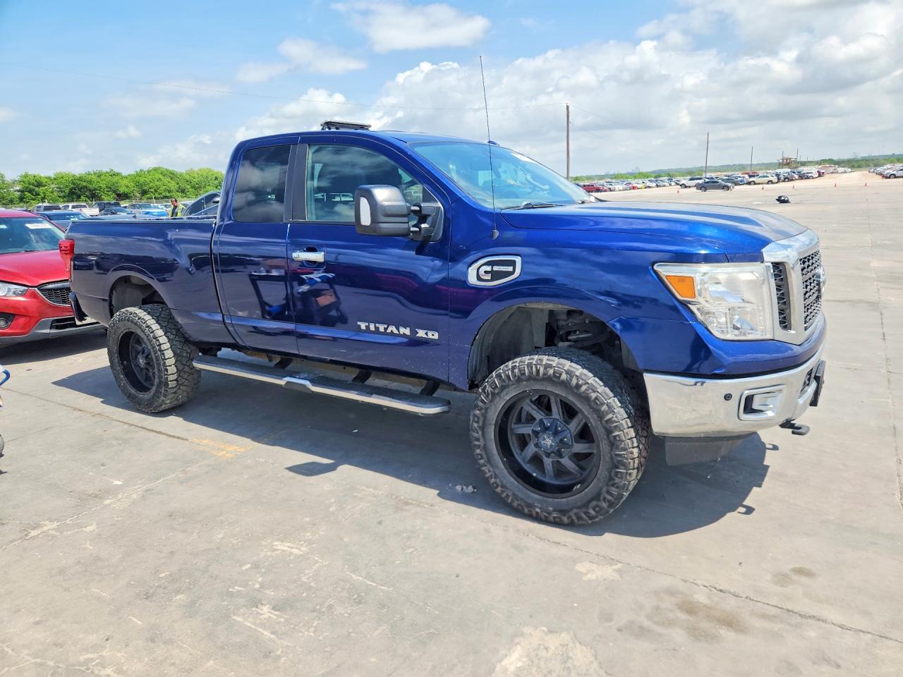 2017 Nissan Titan Xd Sv - Image 4