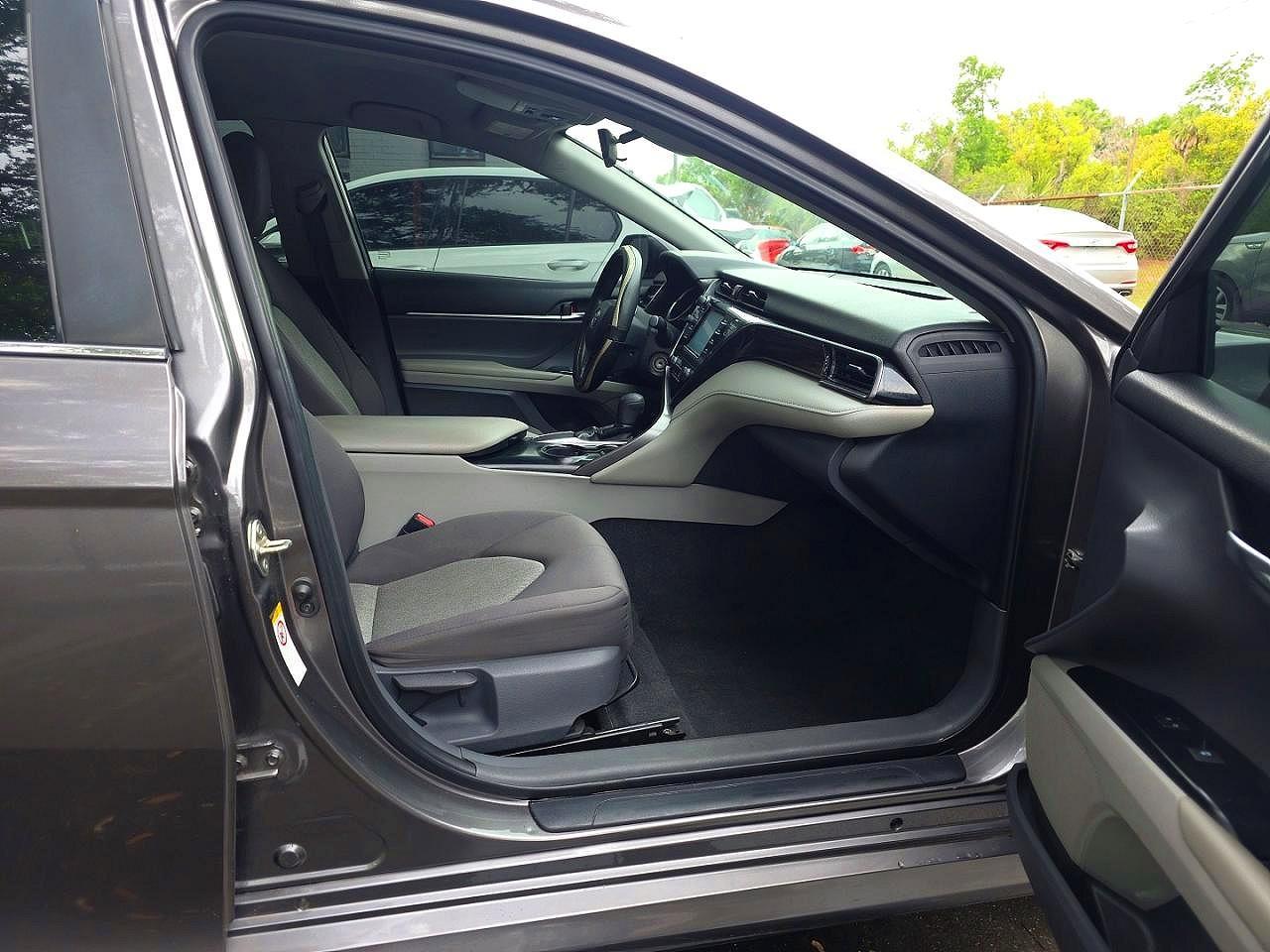 2019 Toyota Camry Le - Image 5