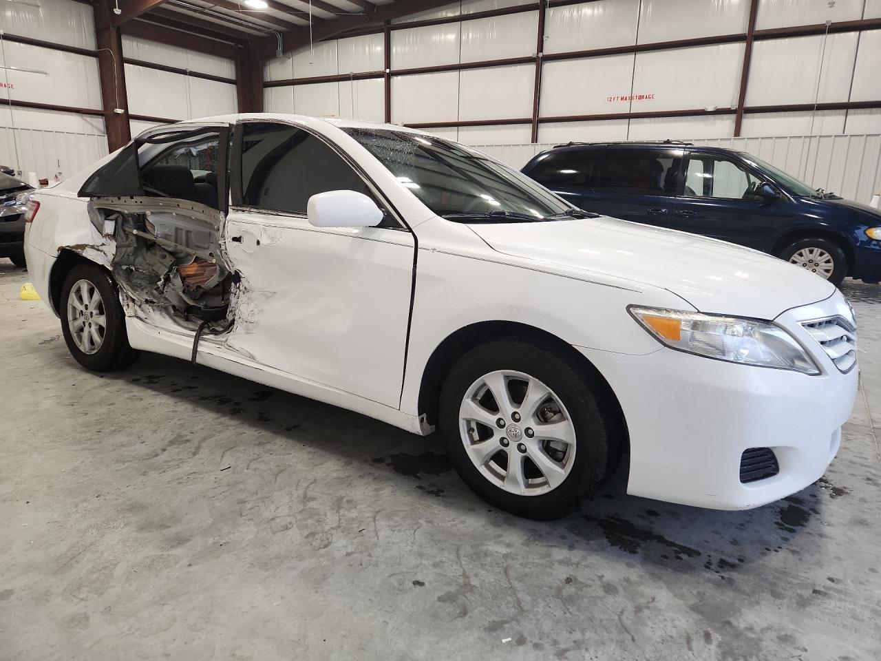 2011 Toyota Camry Le - Фото 4
