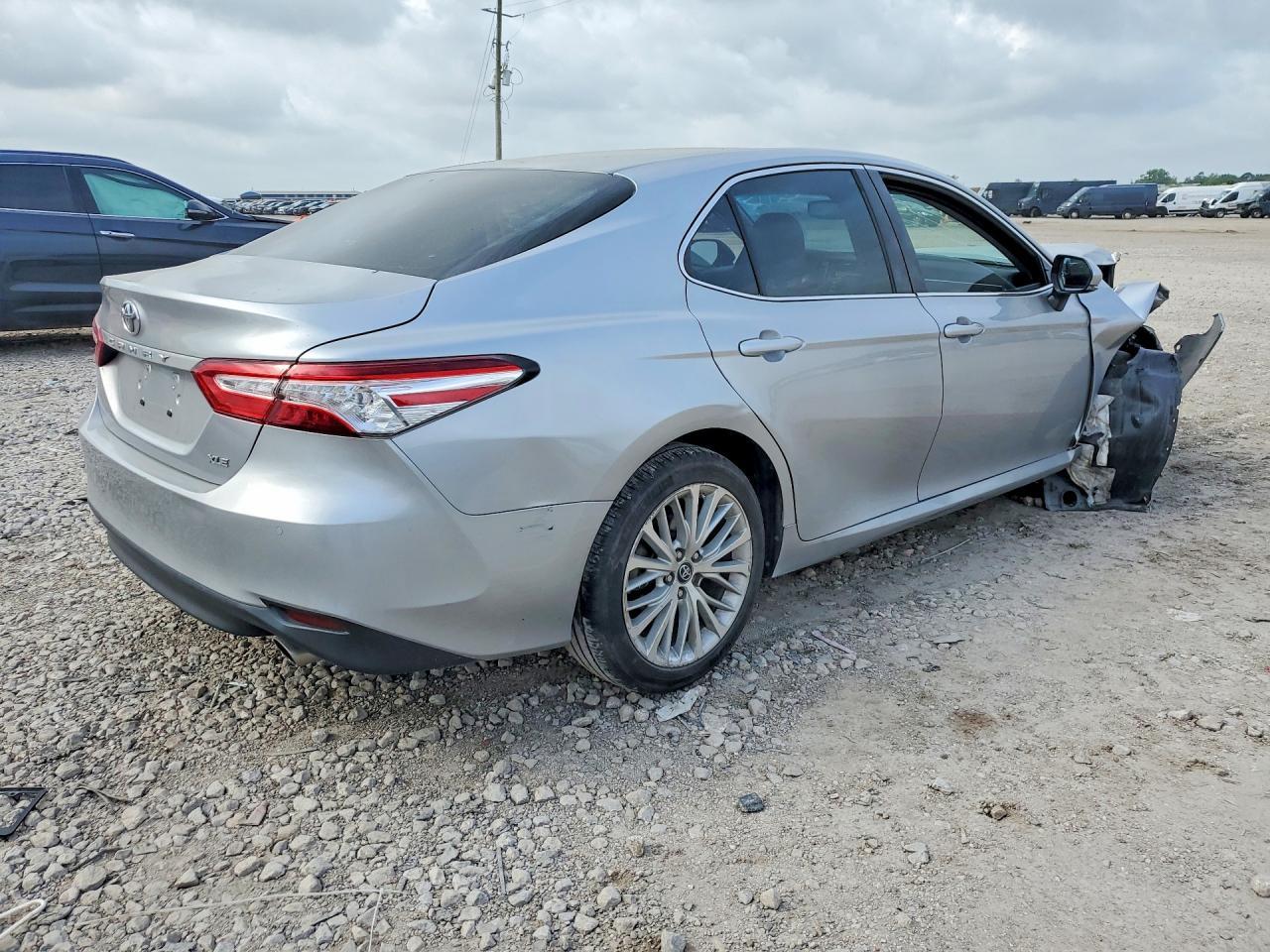 2018 Toyota Camry Xle - Фото 3