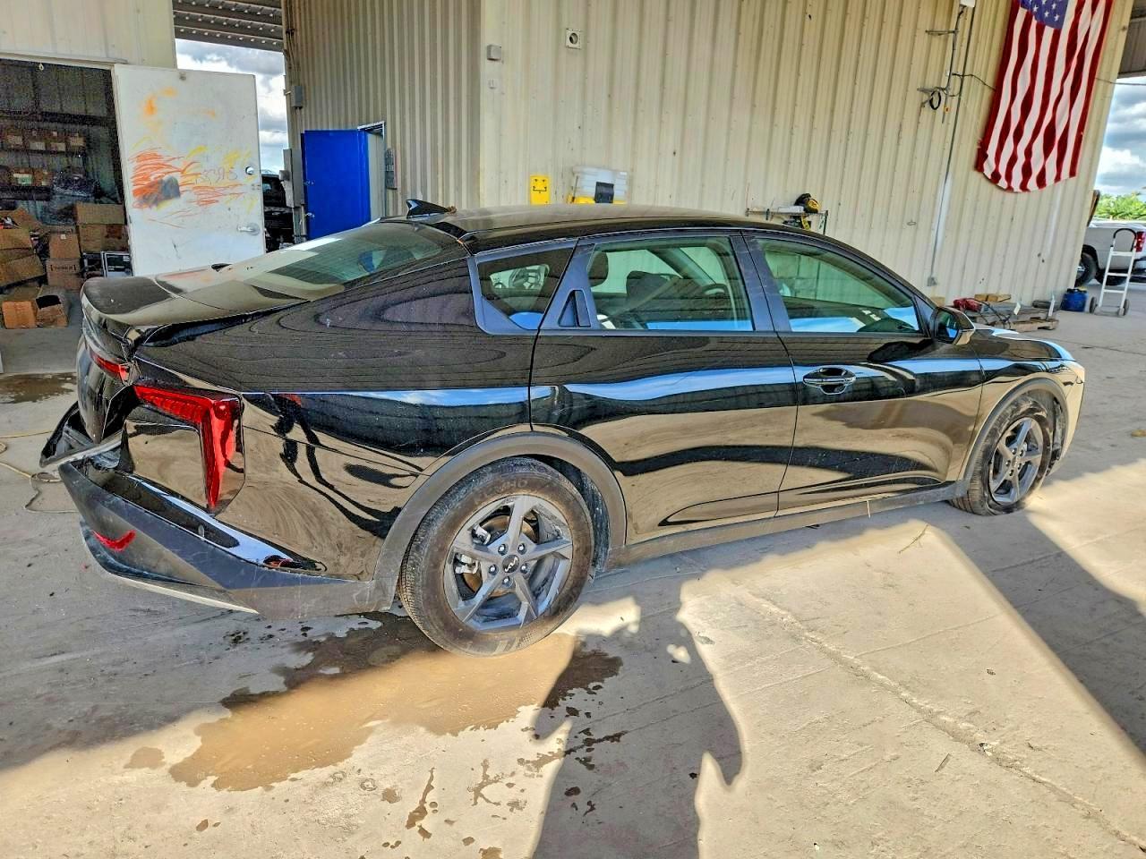 2025 Kia K4 Lxs - Image 3