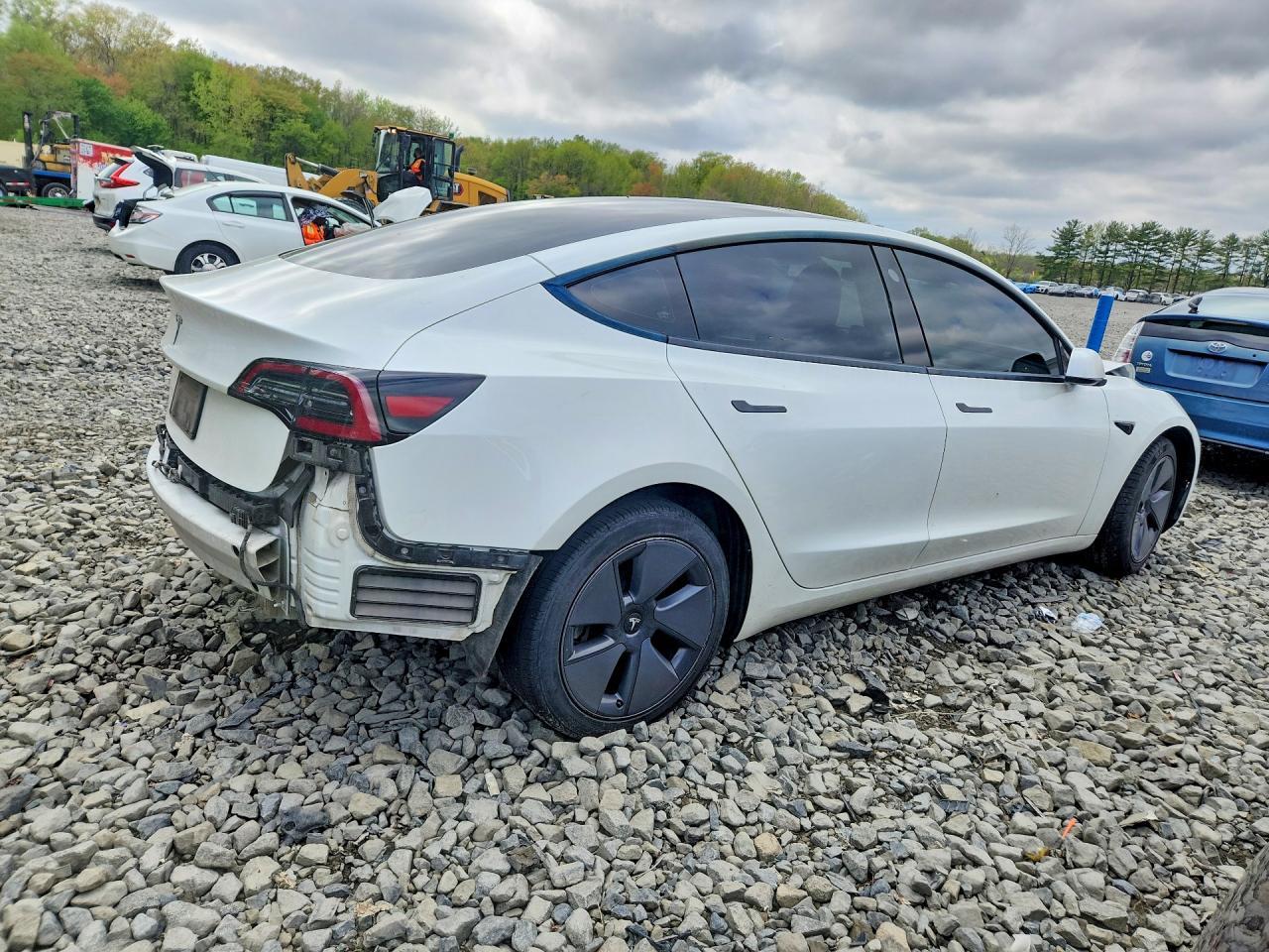 2023 Tesla Model 3 - Фото 3
