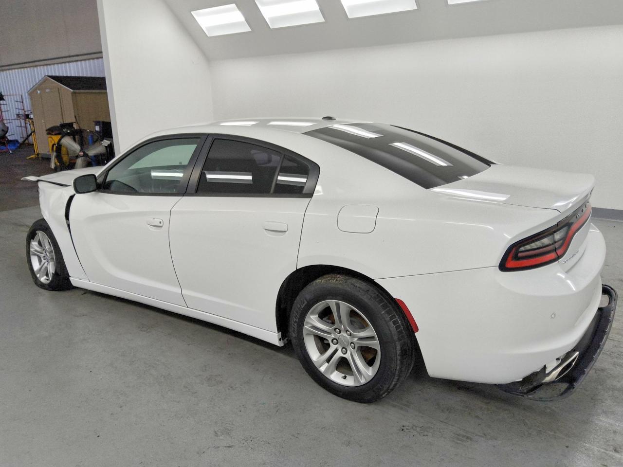 2019 Dodge Charger Sxt - Image 2