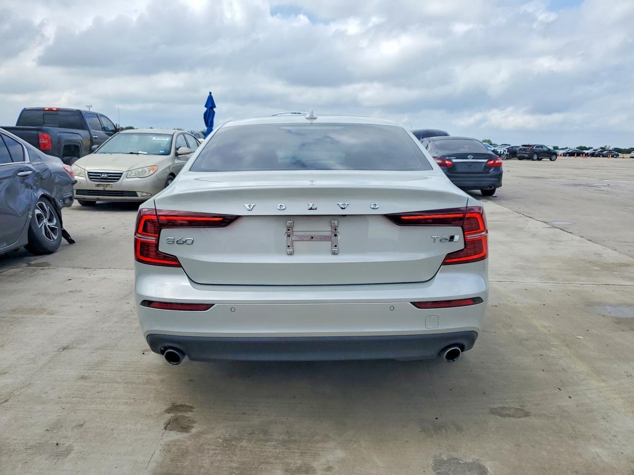 2019 Volvo S60 T6 Momentum - Image 6