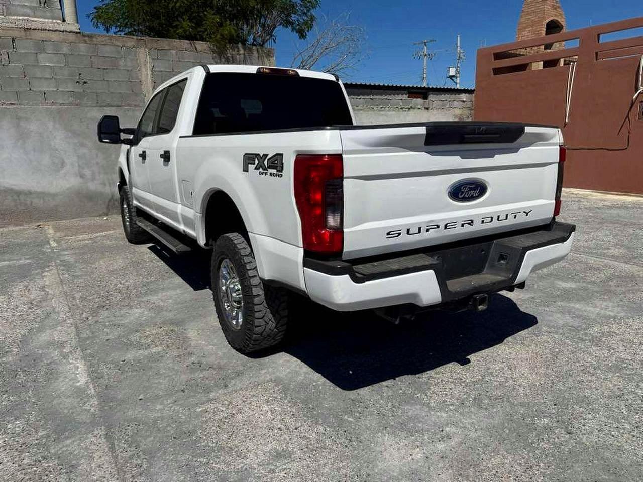 2017 Ford F250 Super Duty - Фото 3