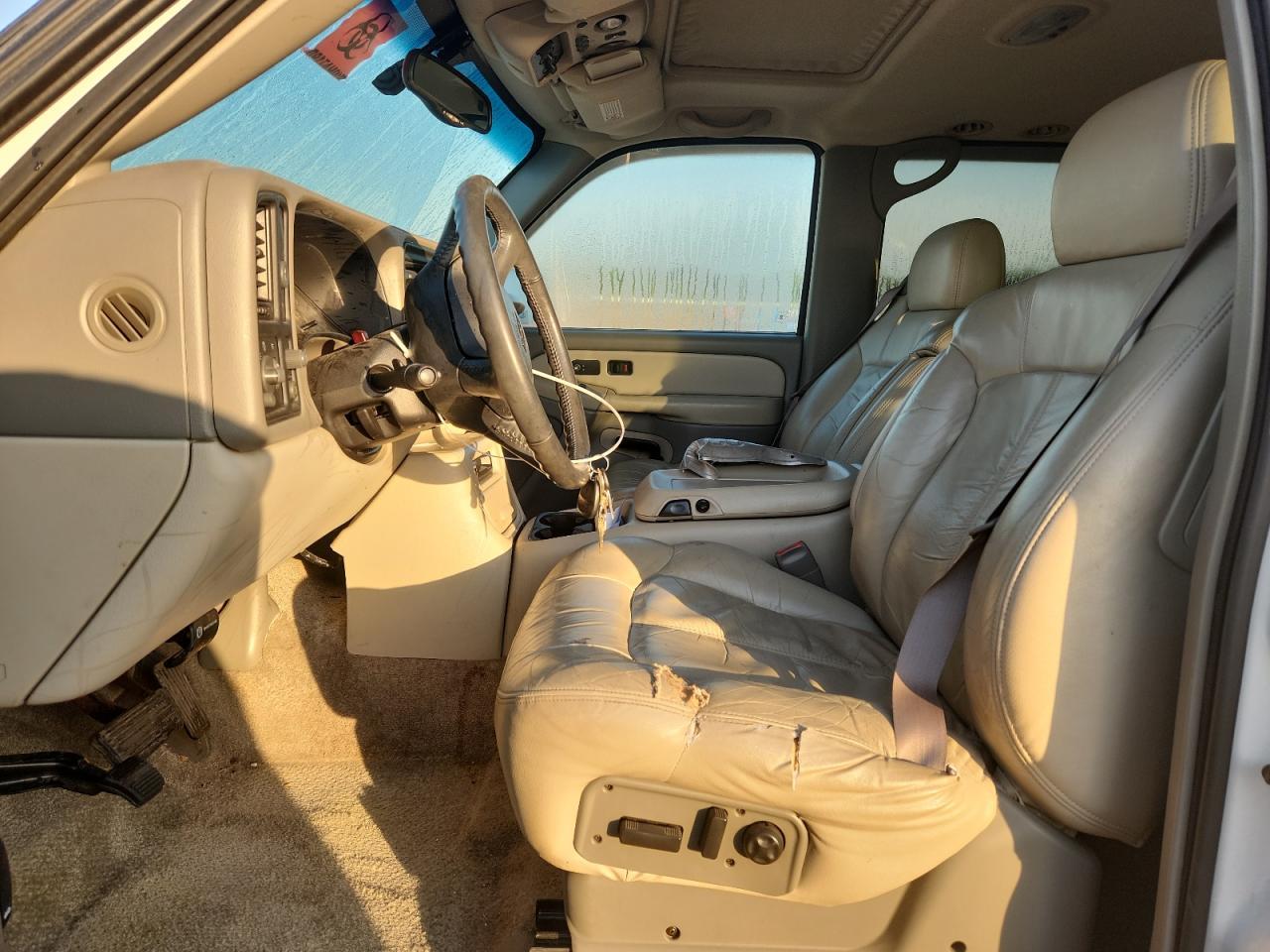 2001 Chevrolet Suburban C1500 - Image 7