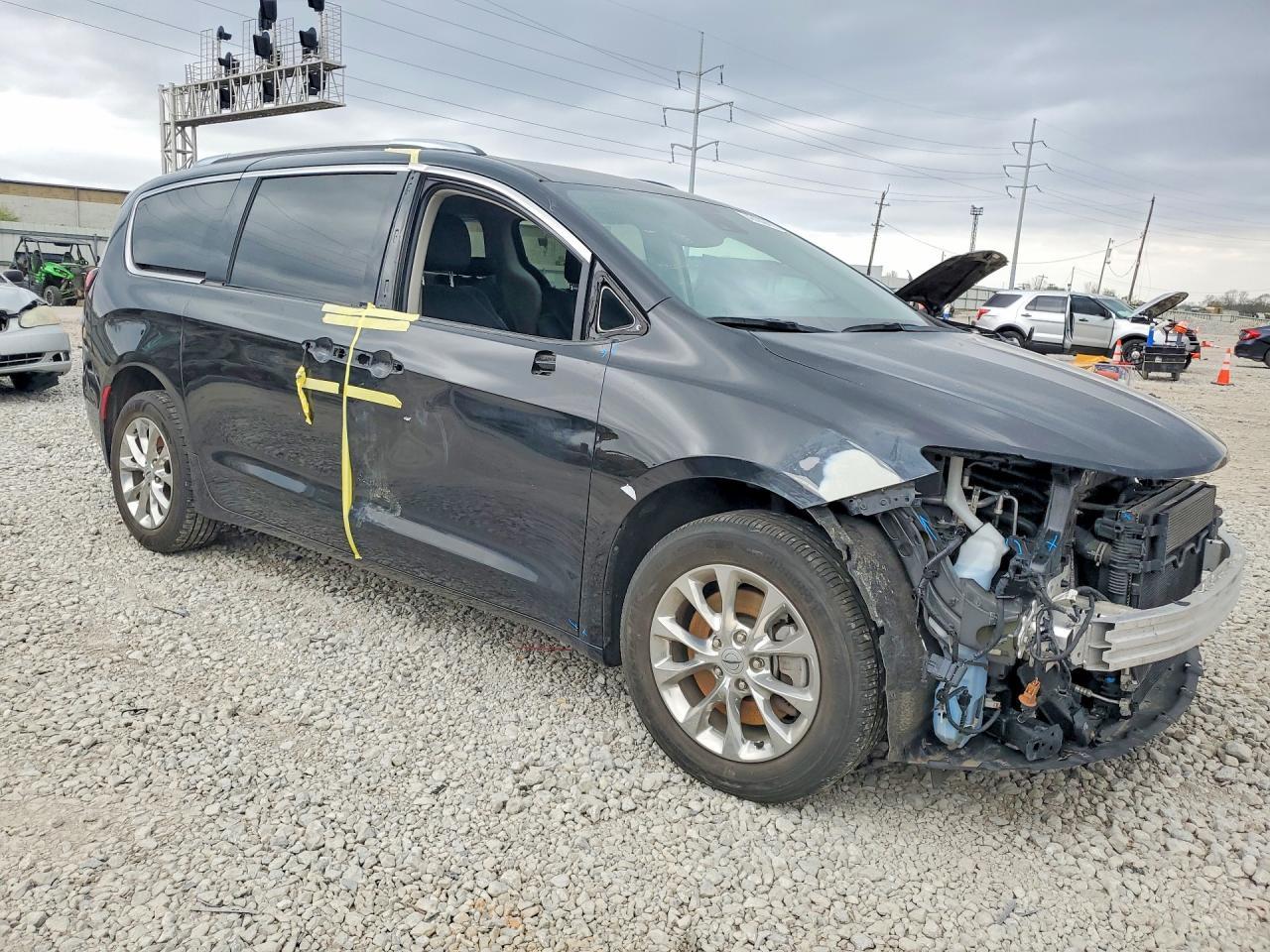 2021 Chrysler Pacifica Touring L - Image 4