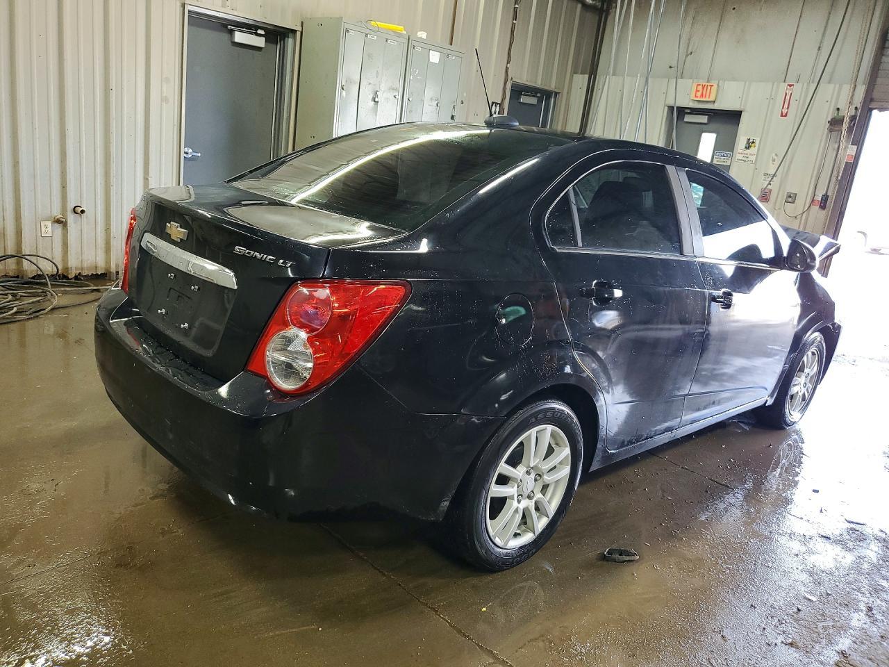 2016 Chevrolet Sonic Lt - Фото 3