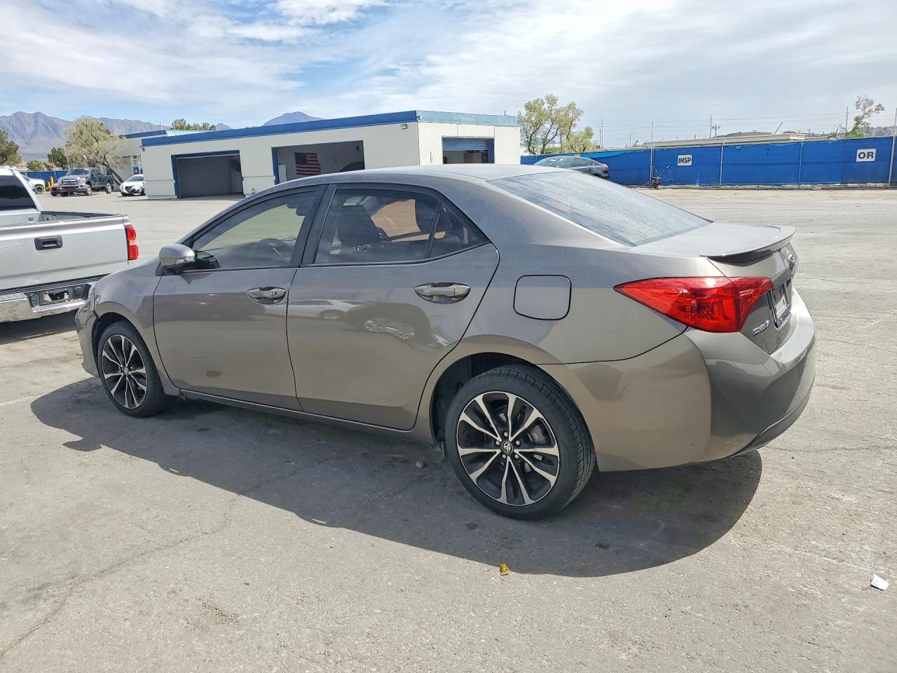 2017 Toyota Corolla Se - Фото 2