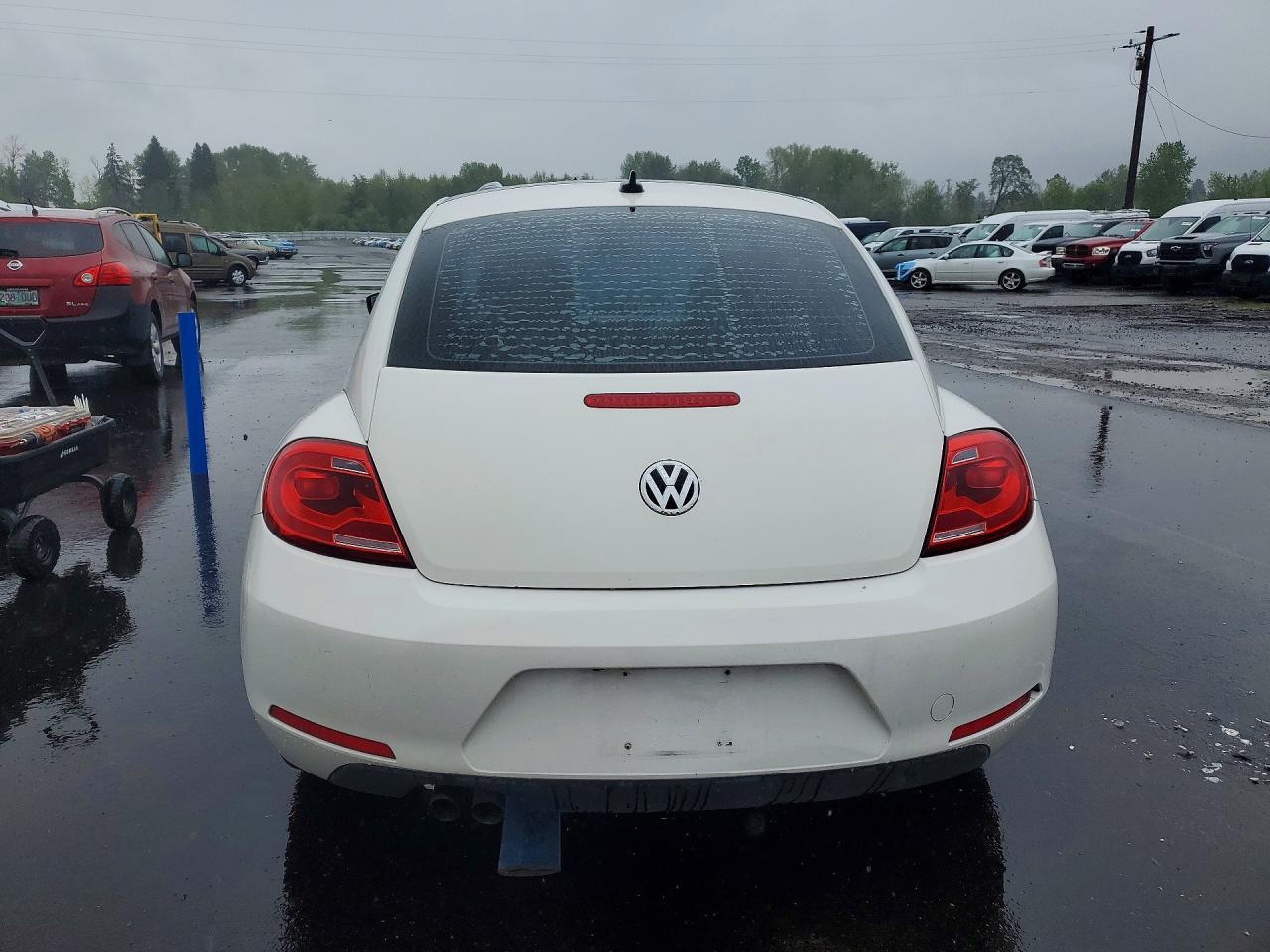 2013 Volkswagen Beetle - Фото 6