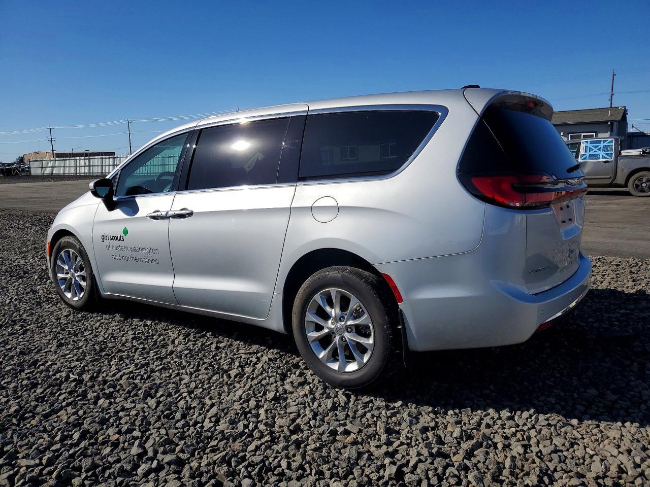 2023 Chrysler Pacifica Touring L - Фото 2