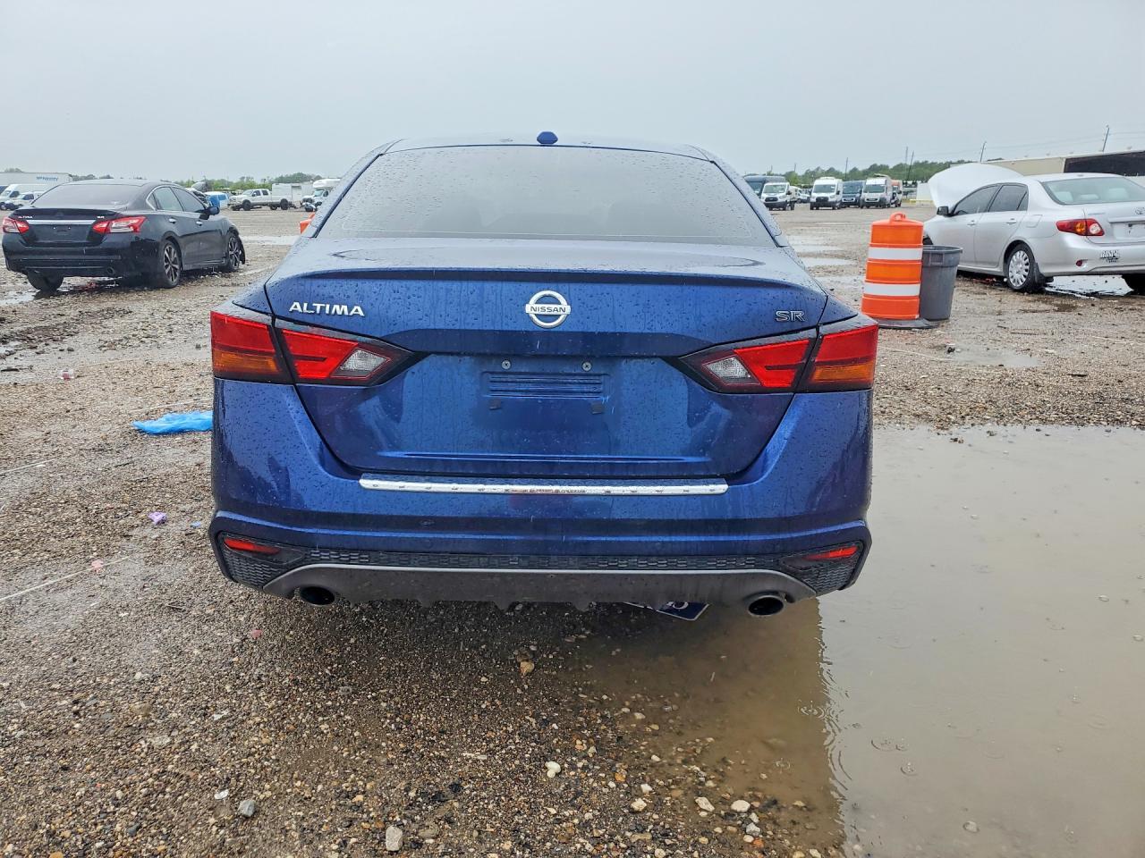 2022 Nissan Altima Sr - Image 6