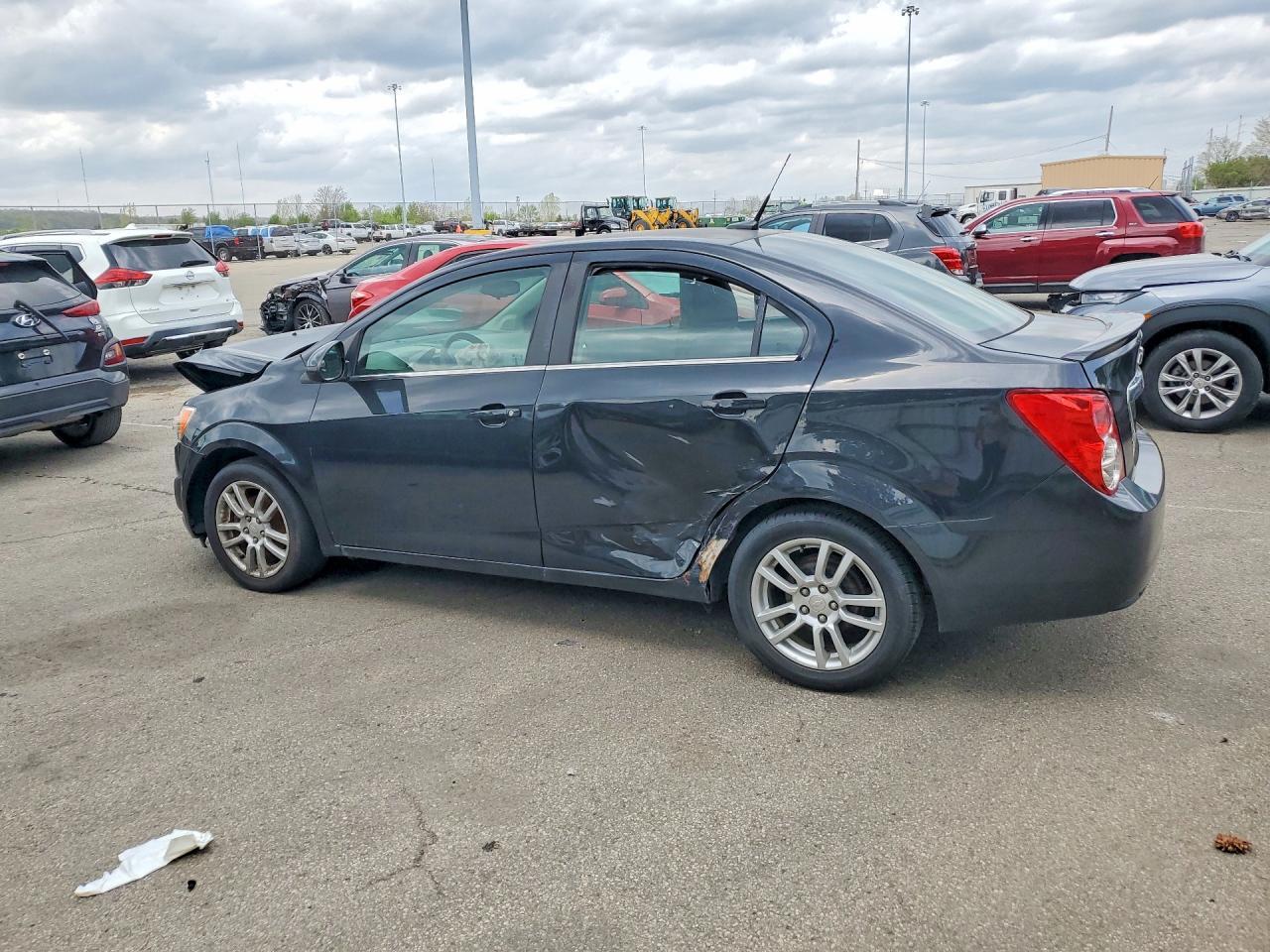 2014 Chevrolet Sonic Lt - Фото 2