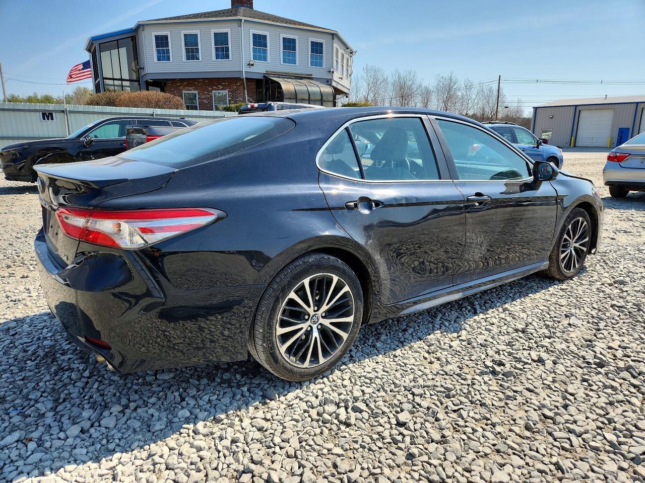 2018 Toyota Camry Se - Фото 3